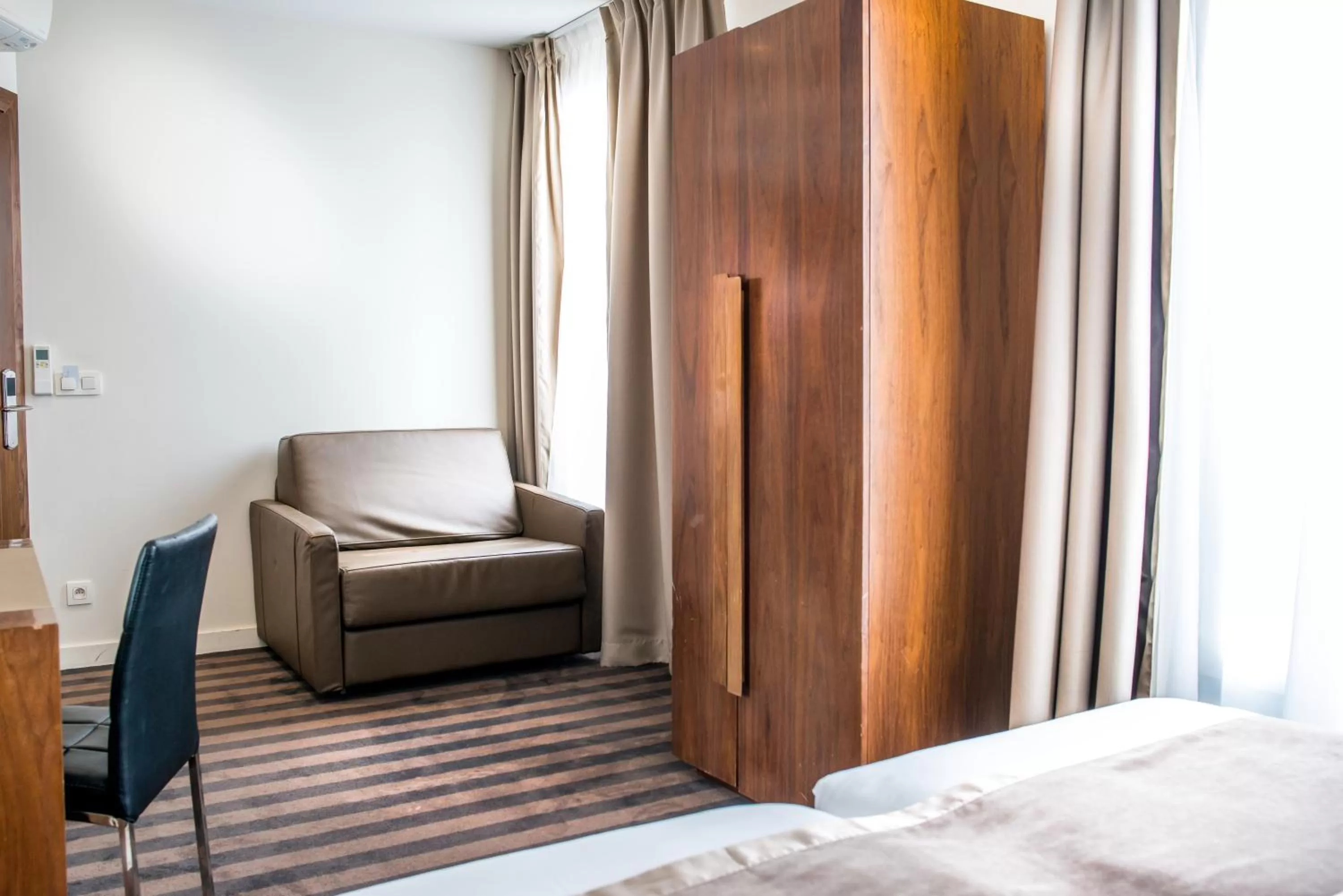 Bedroom, Bed in Art Hotel Eiffel