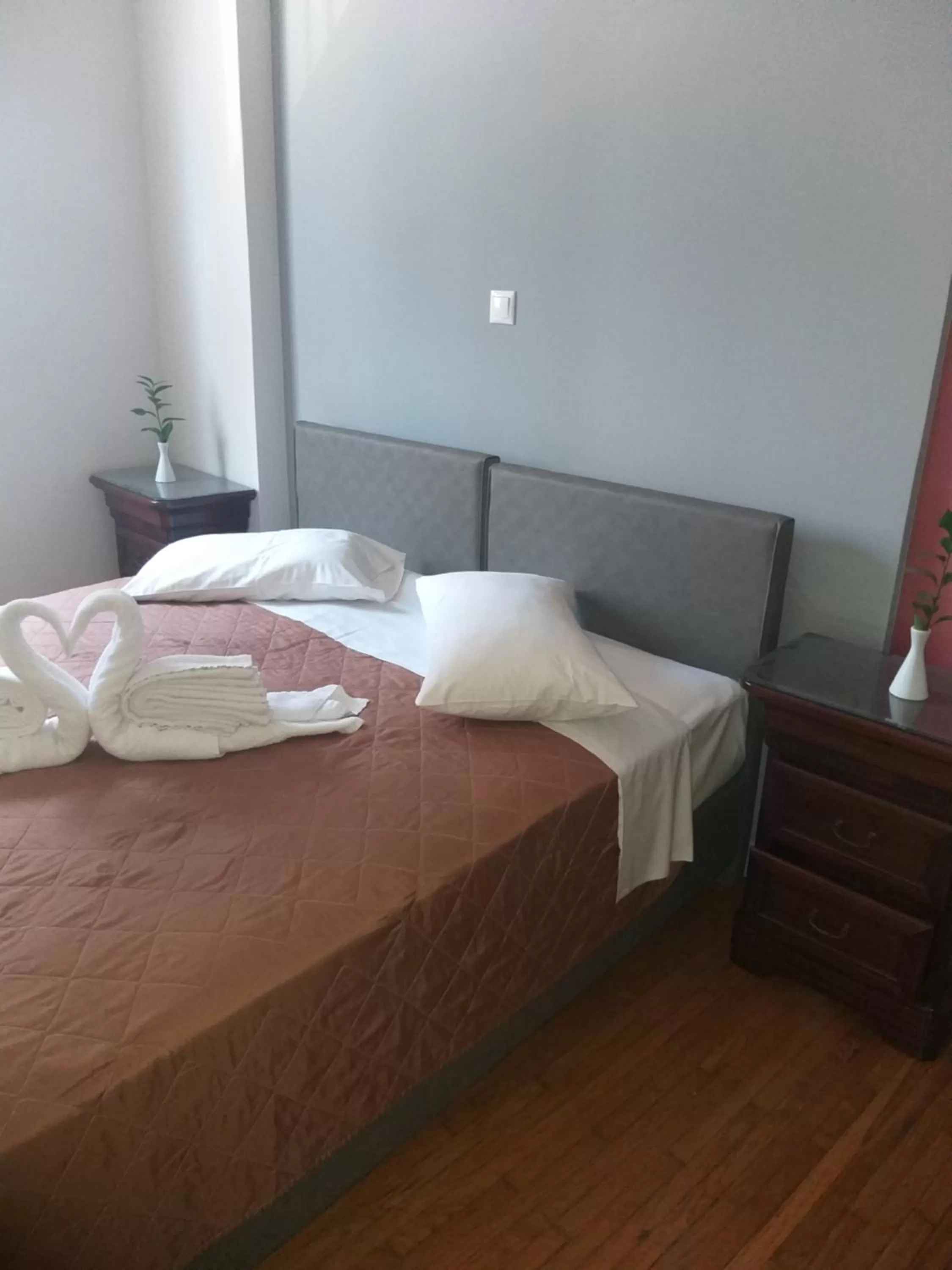 Bedroom, Bed in Apollo Hotel