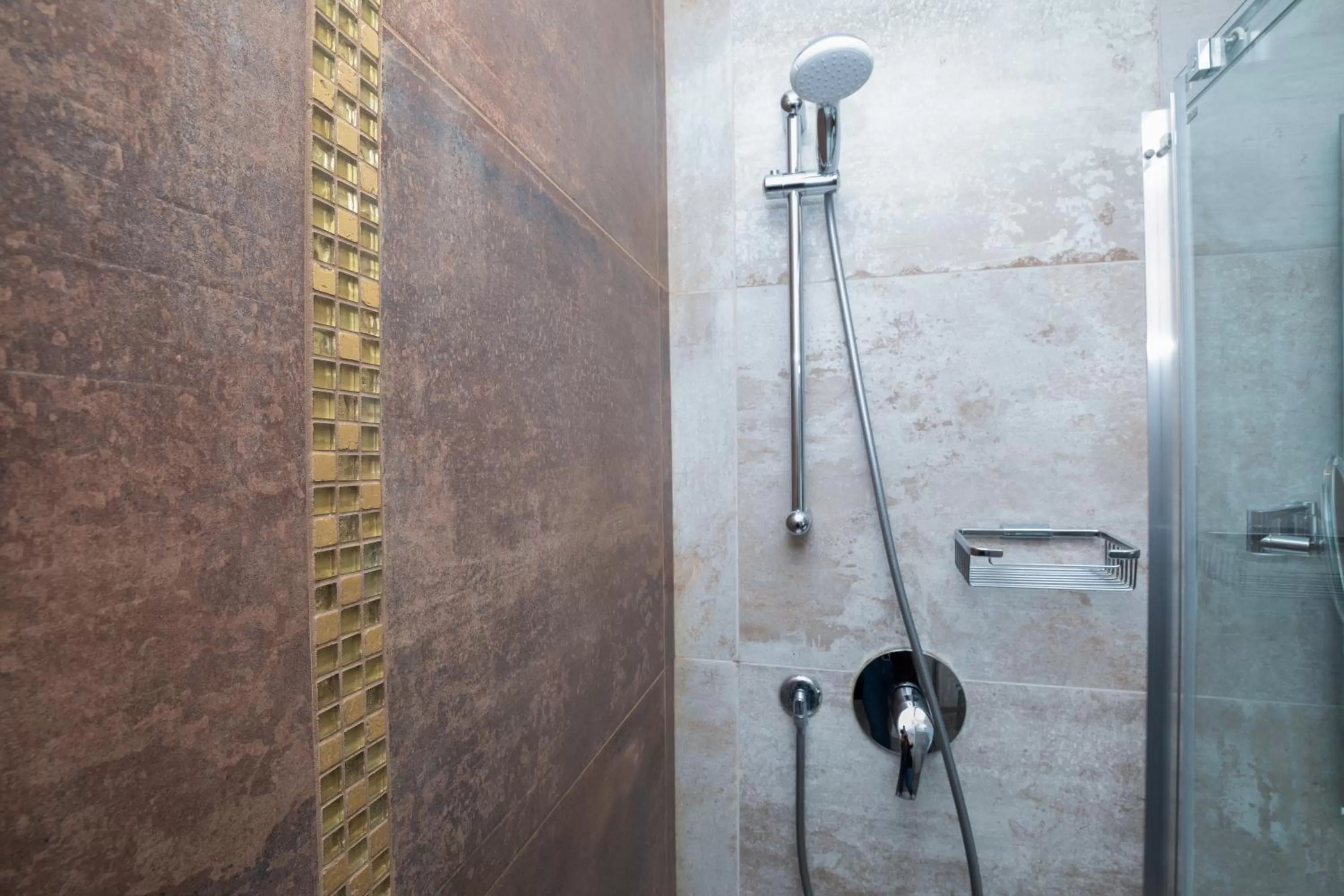 Shower in Hotel Baby