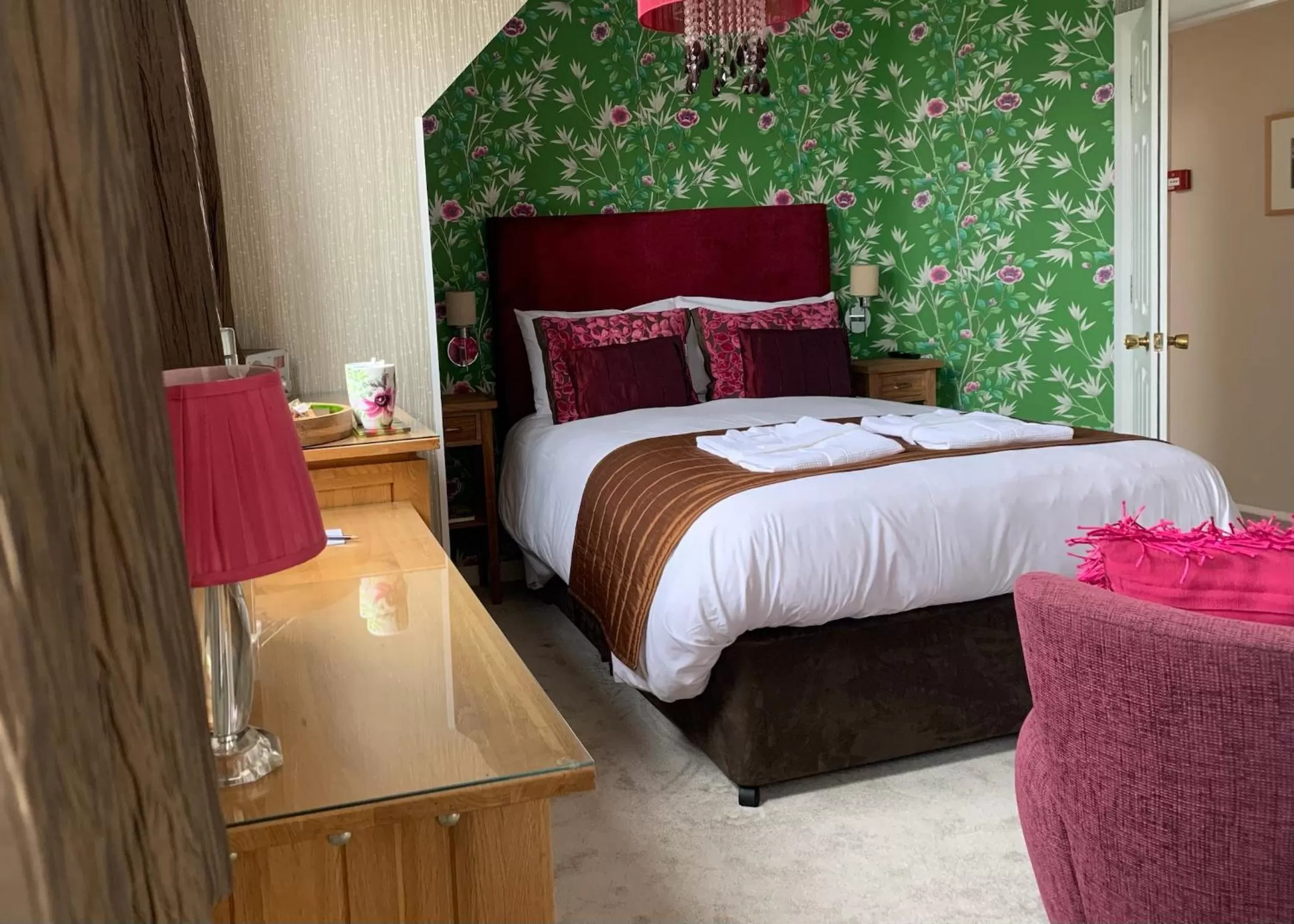 Photo of the whole room, Bed in Ramsey House