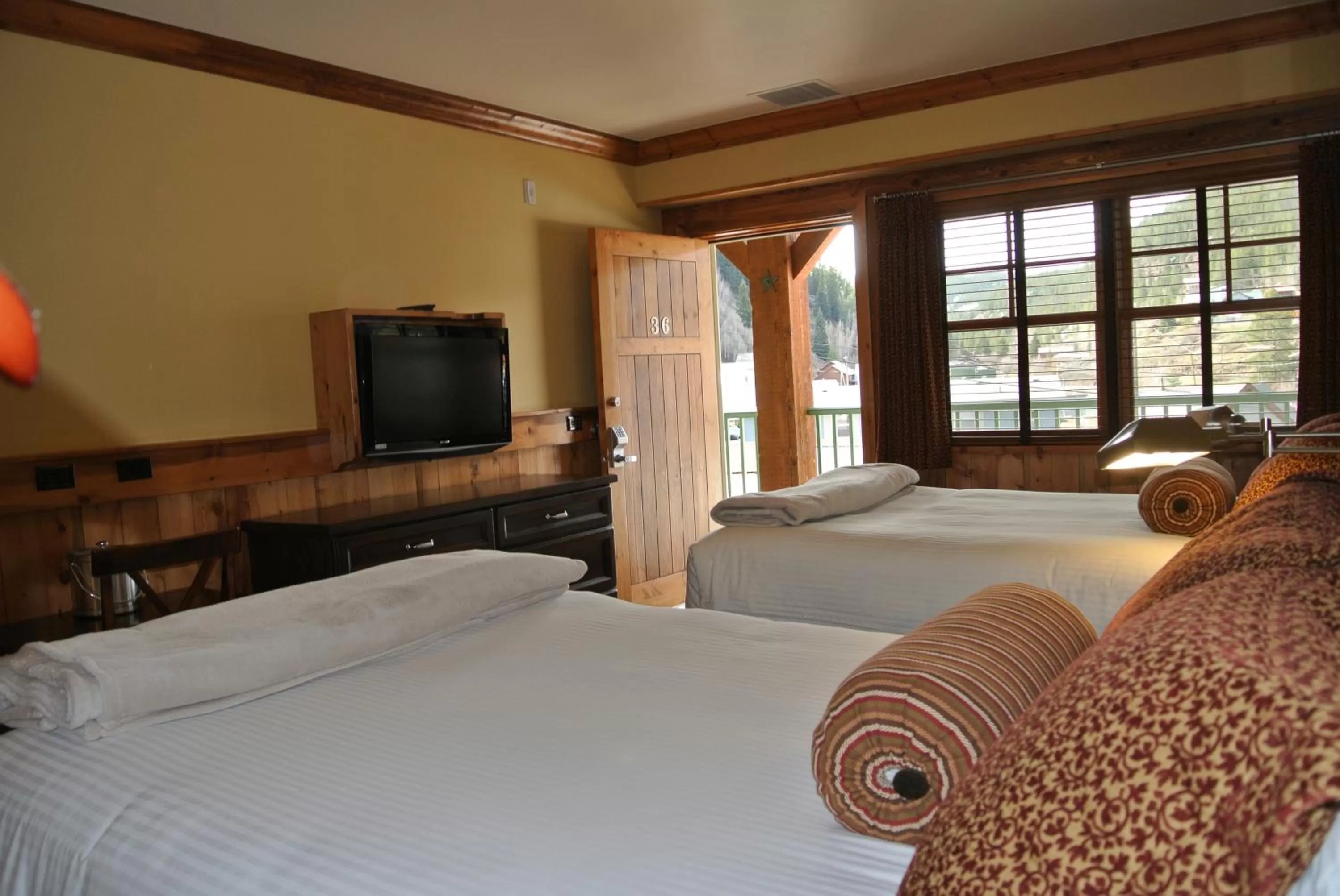 Deluxe Quadruple Room in The Green Bridge Inn