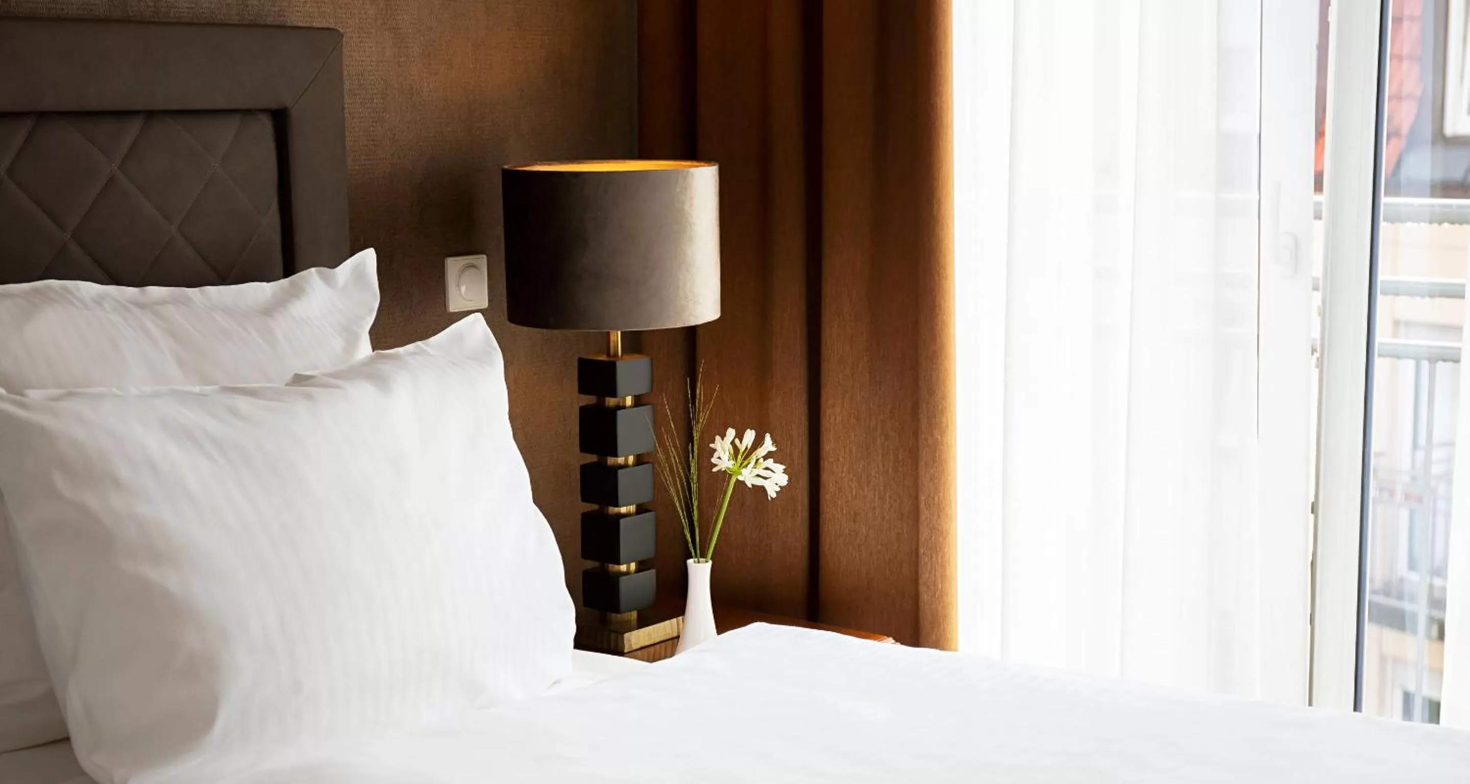 Bed in Victor's Residenz-Hotel Leipzig