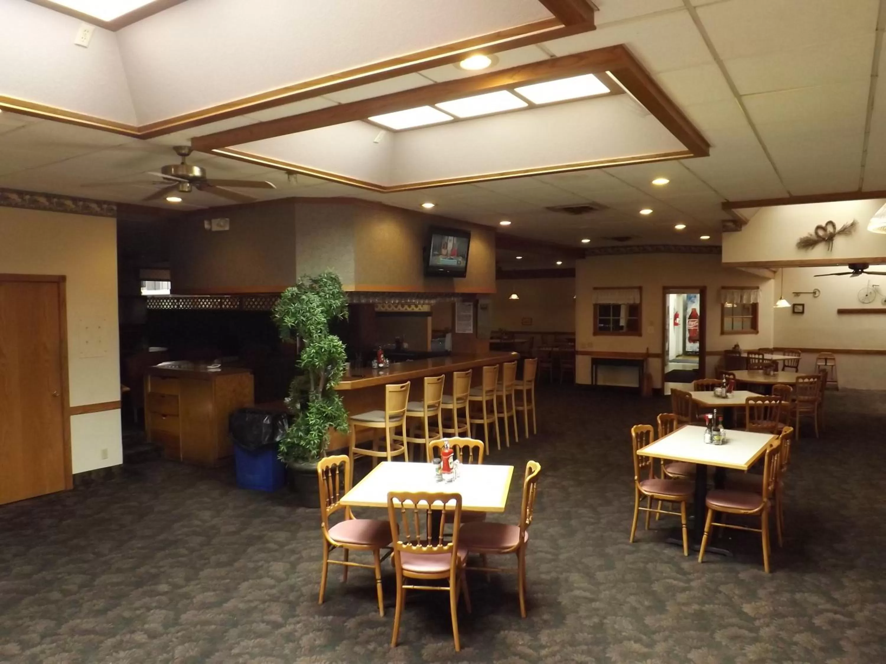 Restaurant/places to eat in Ramada by Wyndham Sterling