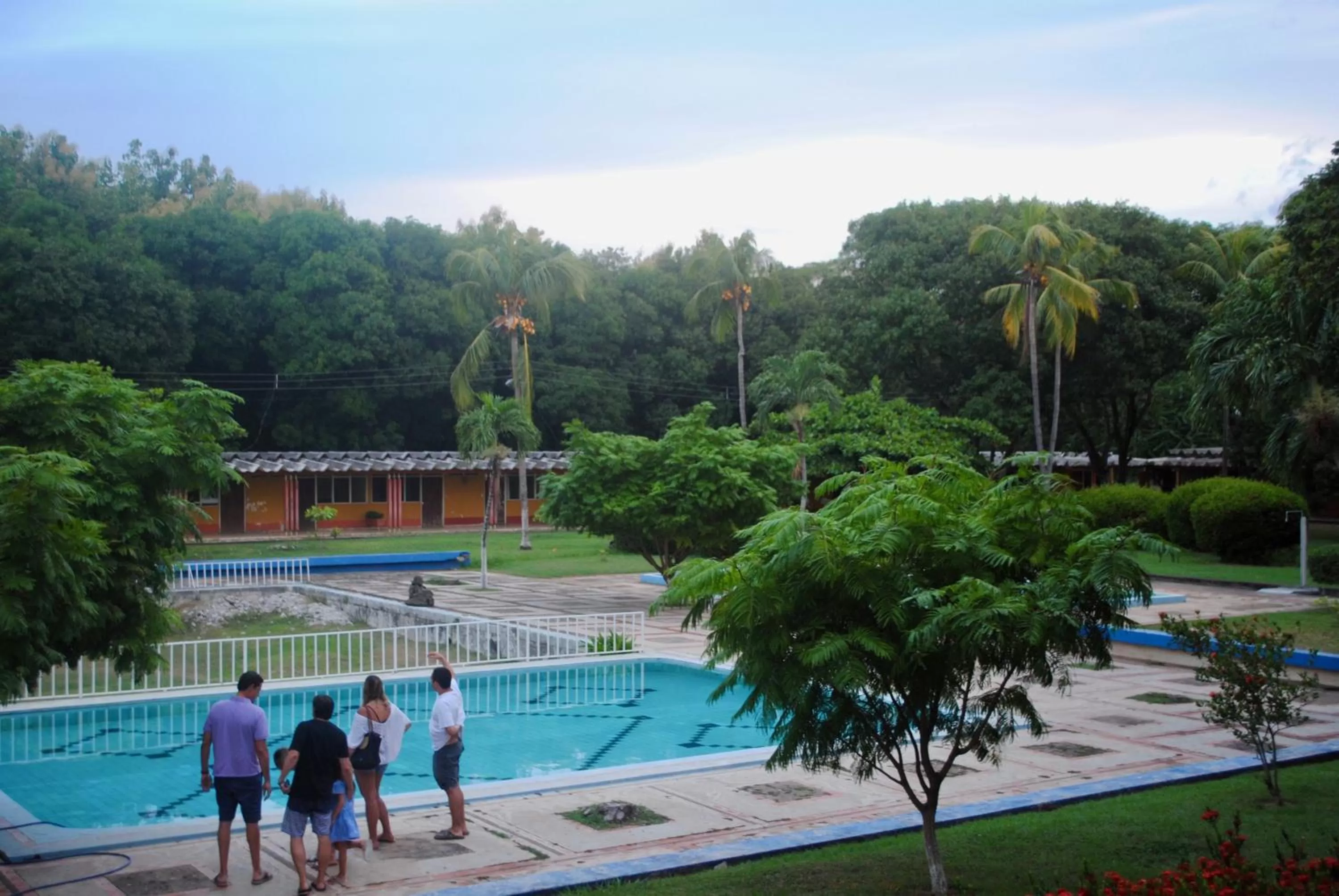 People in Hotel Diriá Santa Cruz