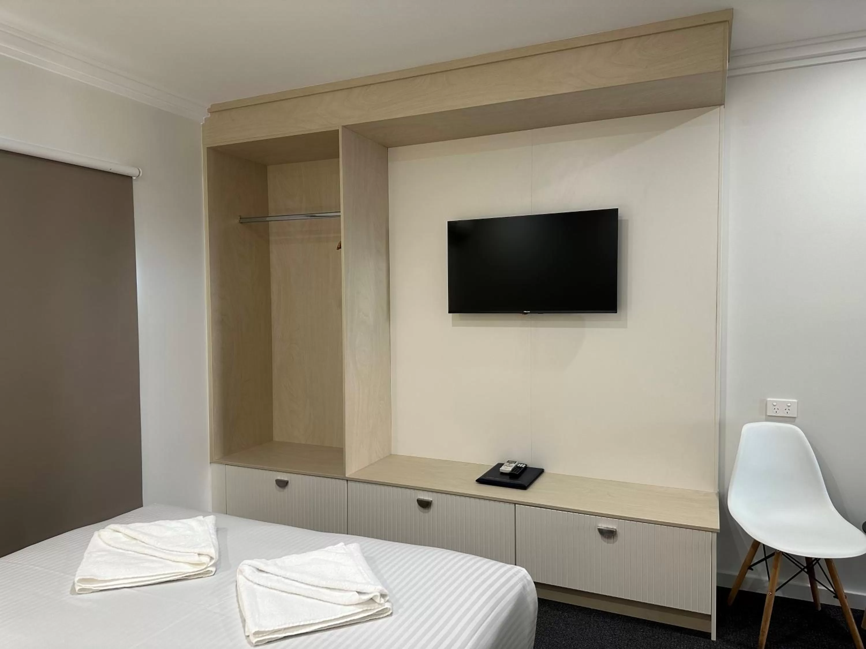 Photo of the whole room in Golf View Motel