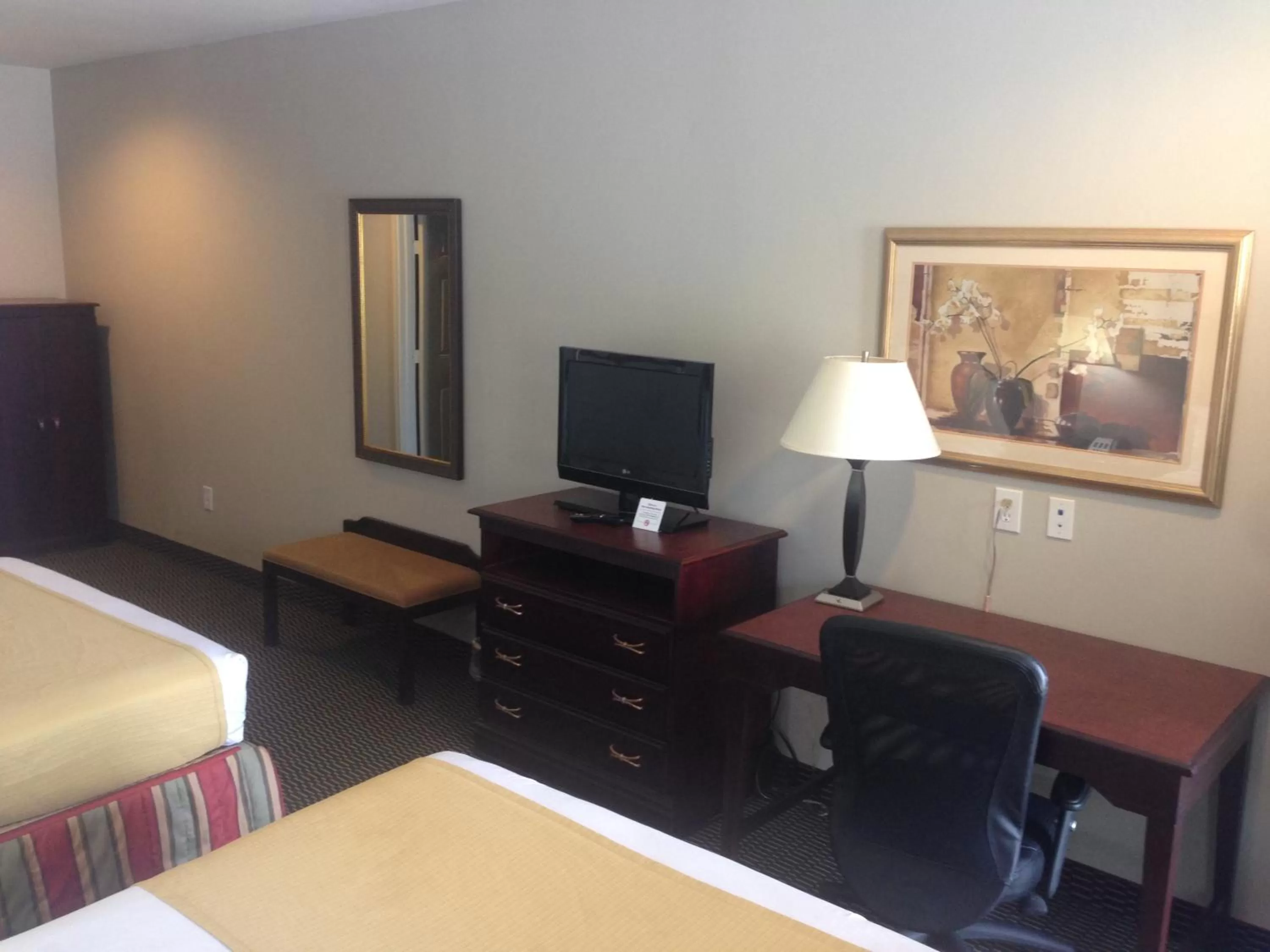 TV and multimedia, Bed in Express Inn