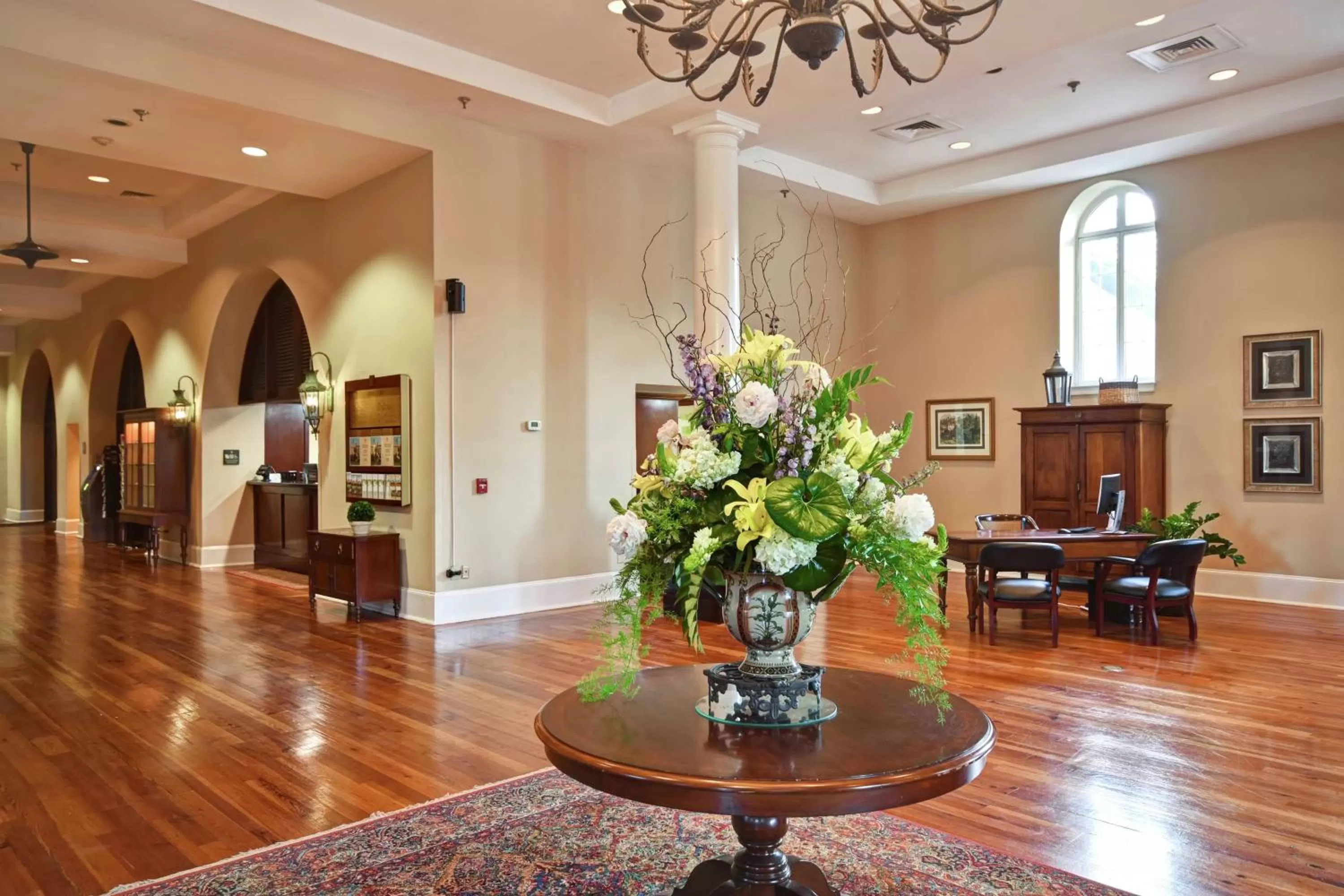 Lobby or reception in Embassy Suites Charleston - Historic District