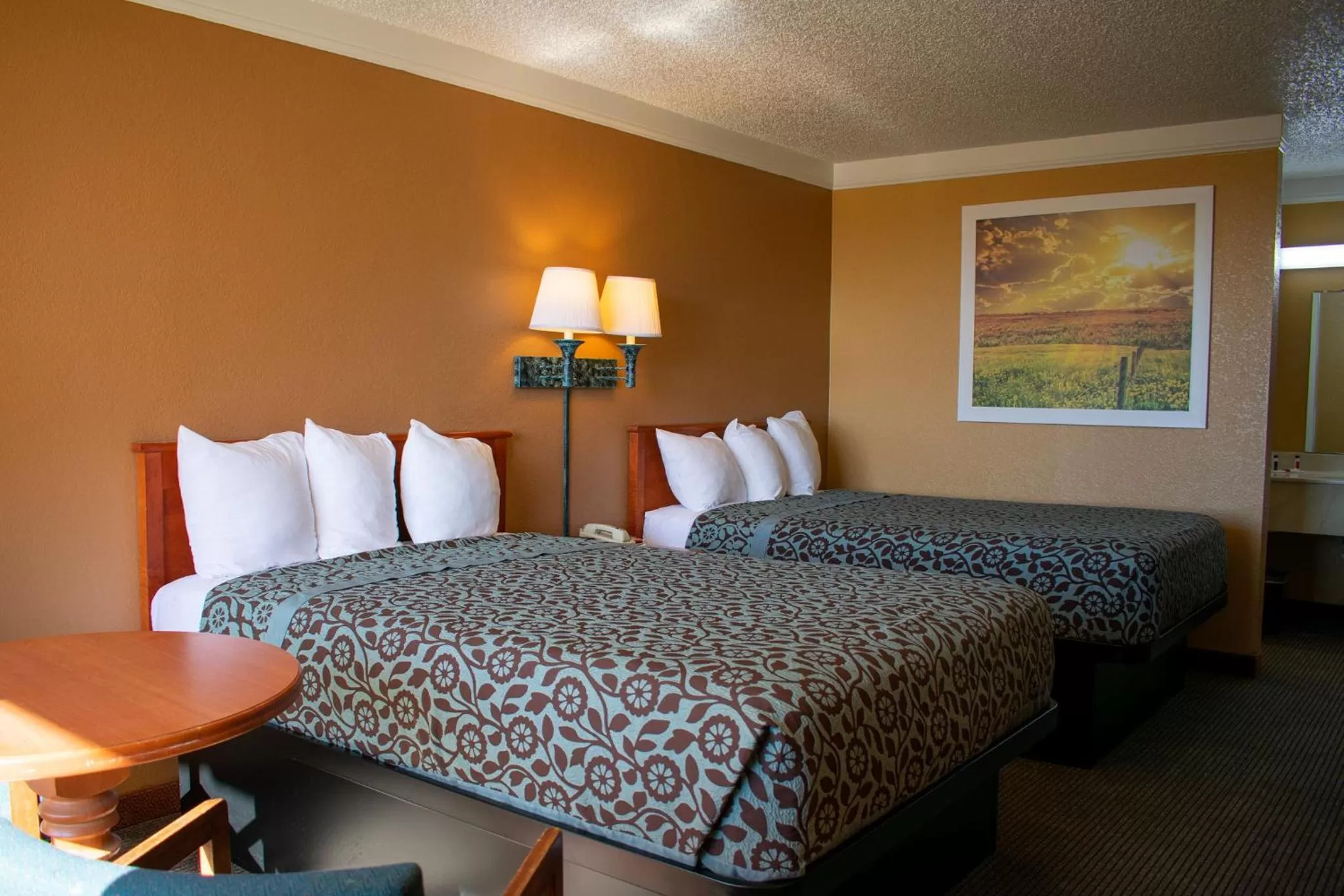Bed in Days Inn by Wyndham Hillsboro TX