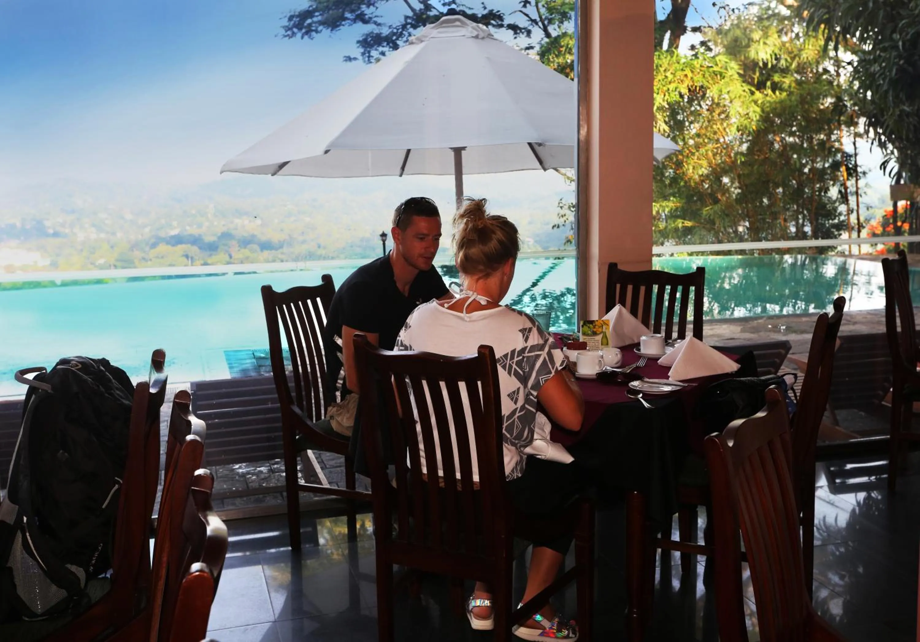 Restaurant/places to eat in Randholee Resort & Spa