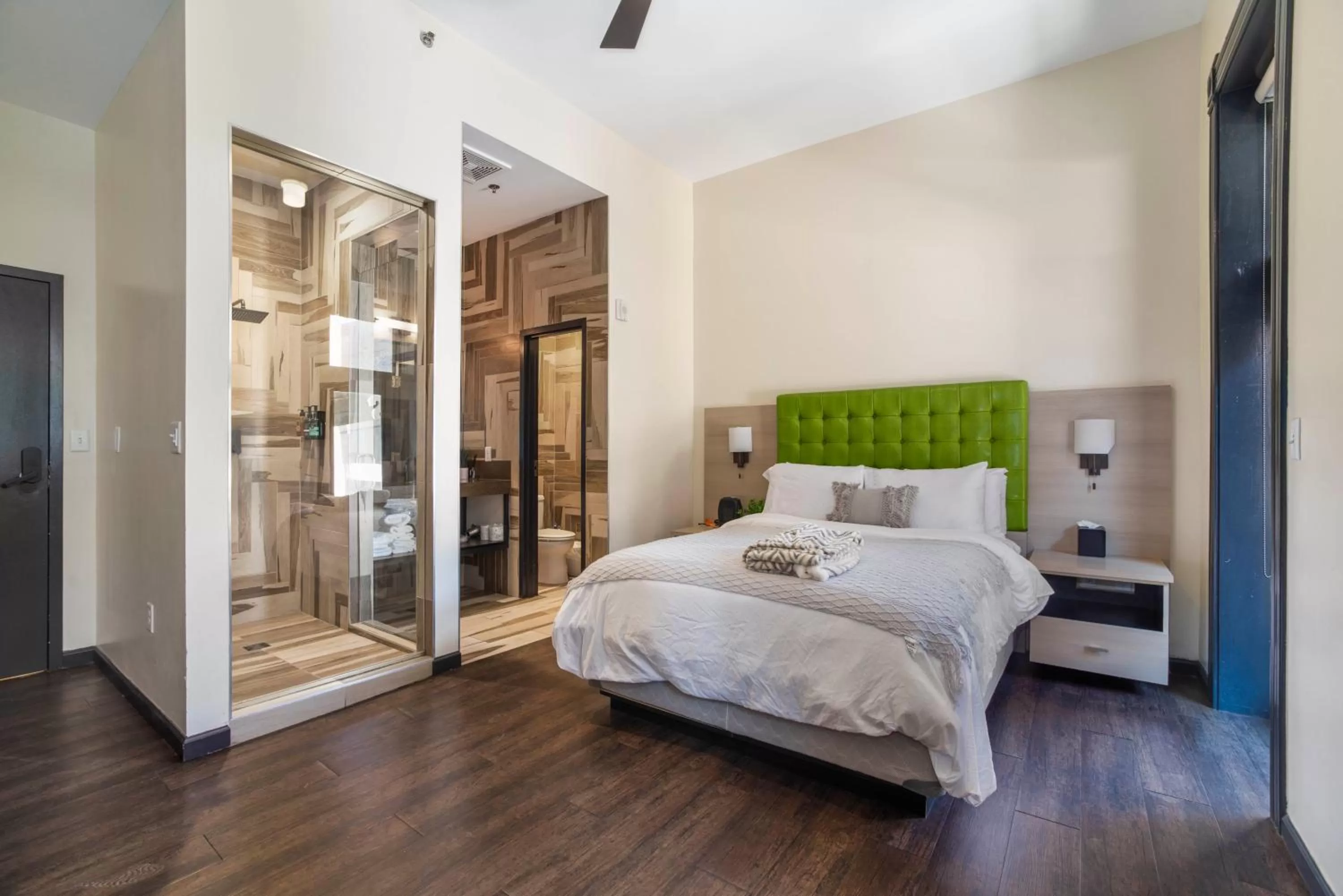 Photo of the whole room, Bed in Good Hotels Downtown Denver