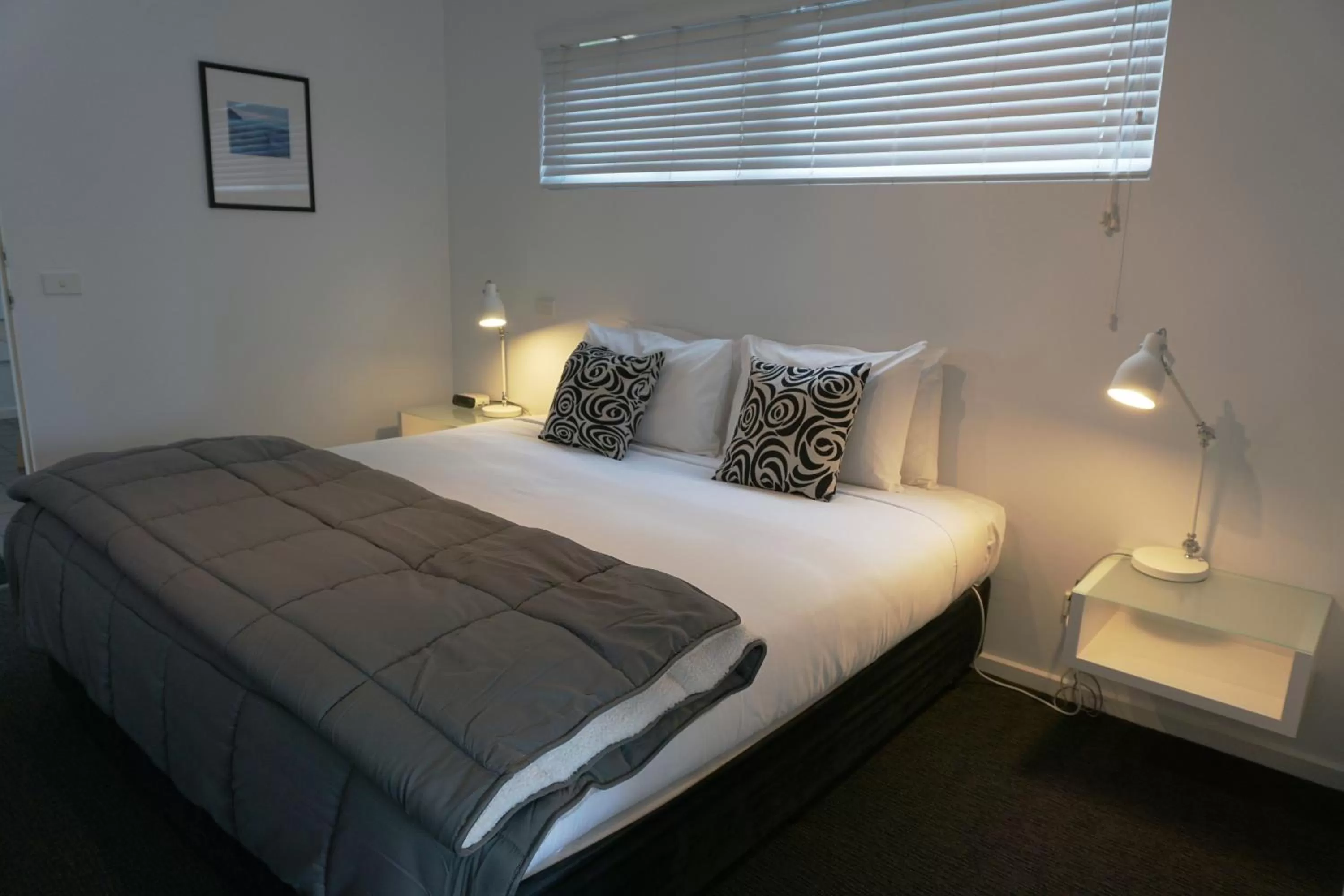 Bed in Ashmont Motel and Apartments