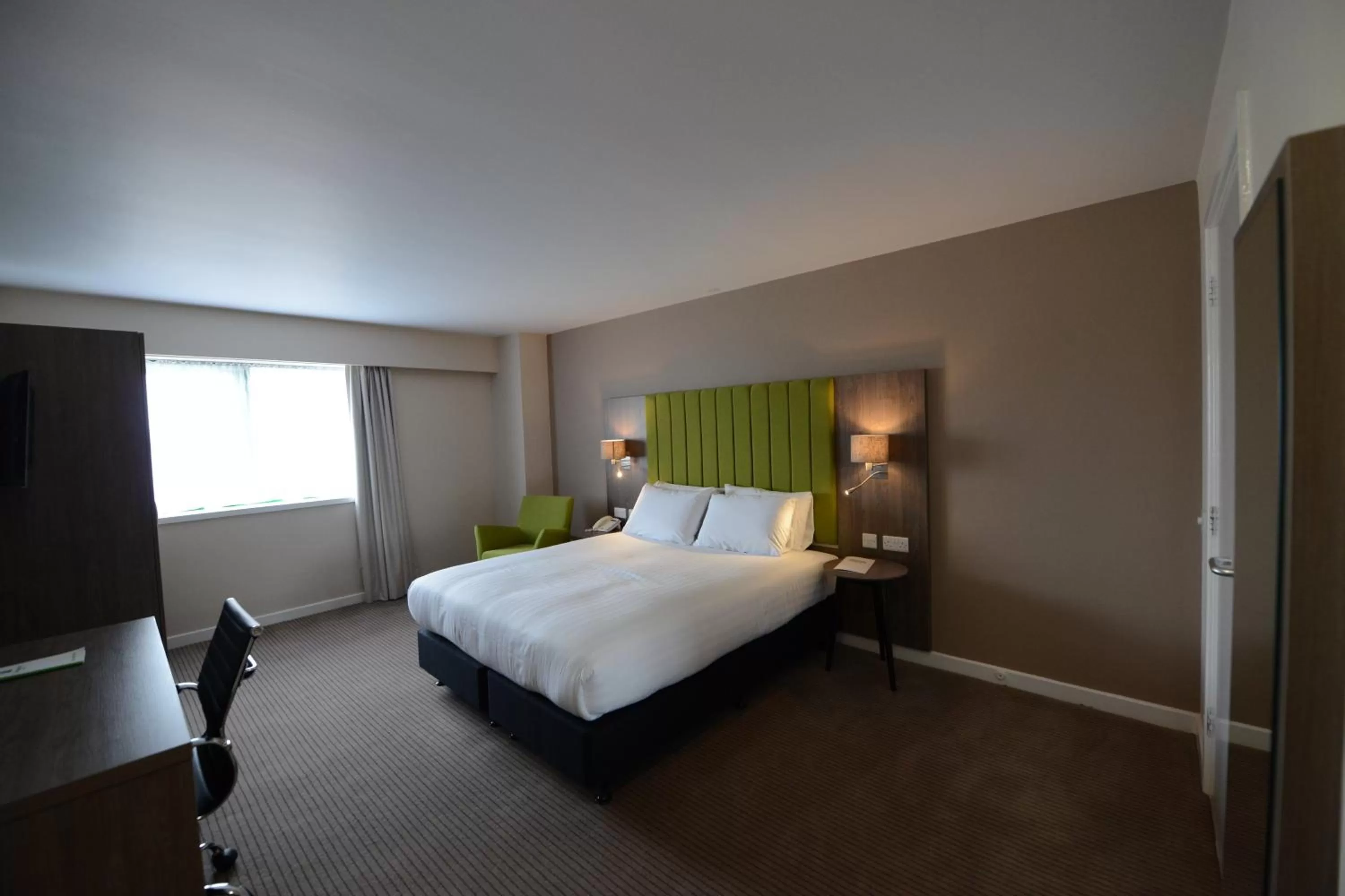 Photo of the whole room, Bed in Holiday Inn Wolverhampton - Racecourse by IHG