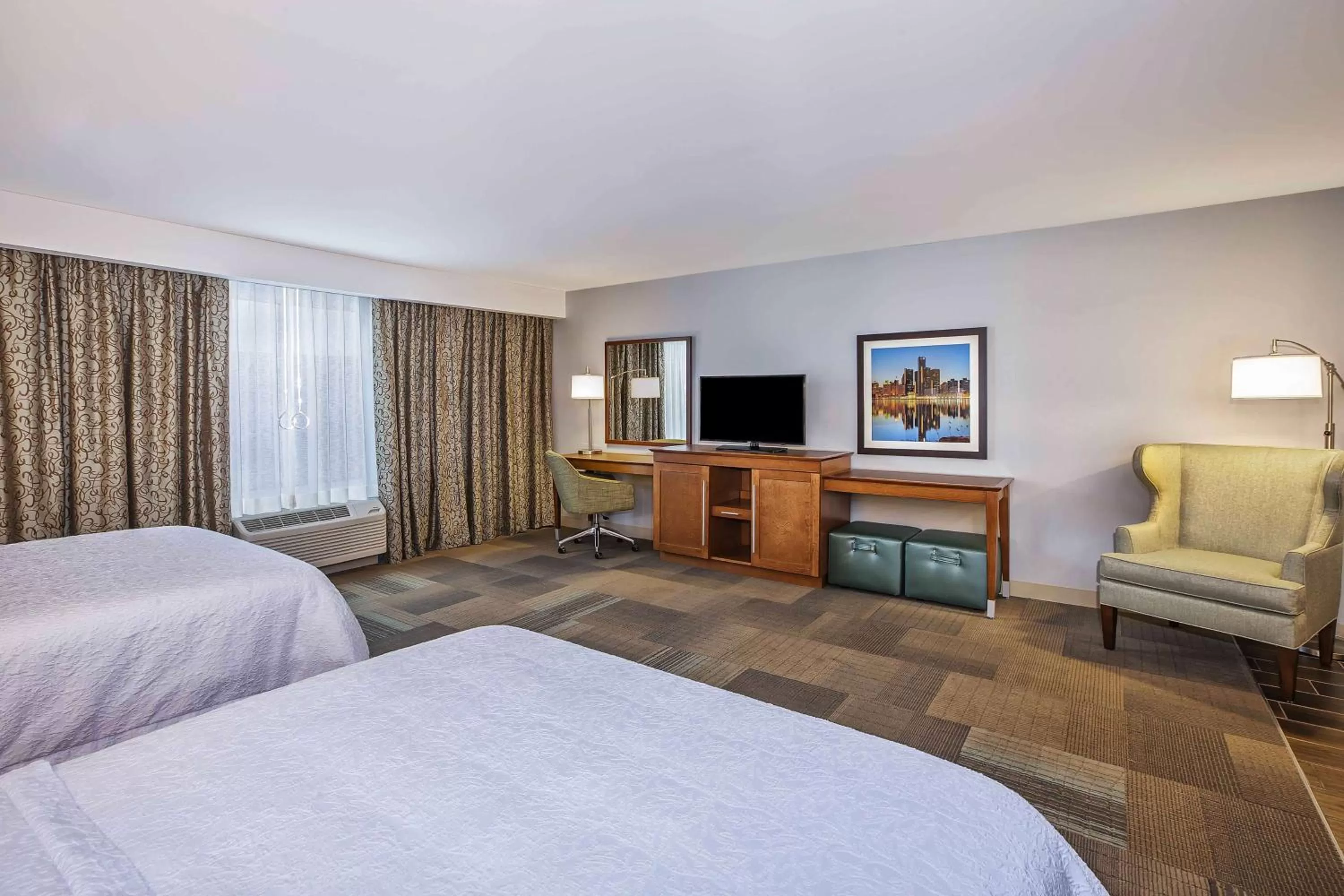 Living room, Bed in Hampton Inn by Hilton West Bloomfield Novi