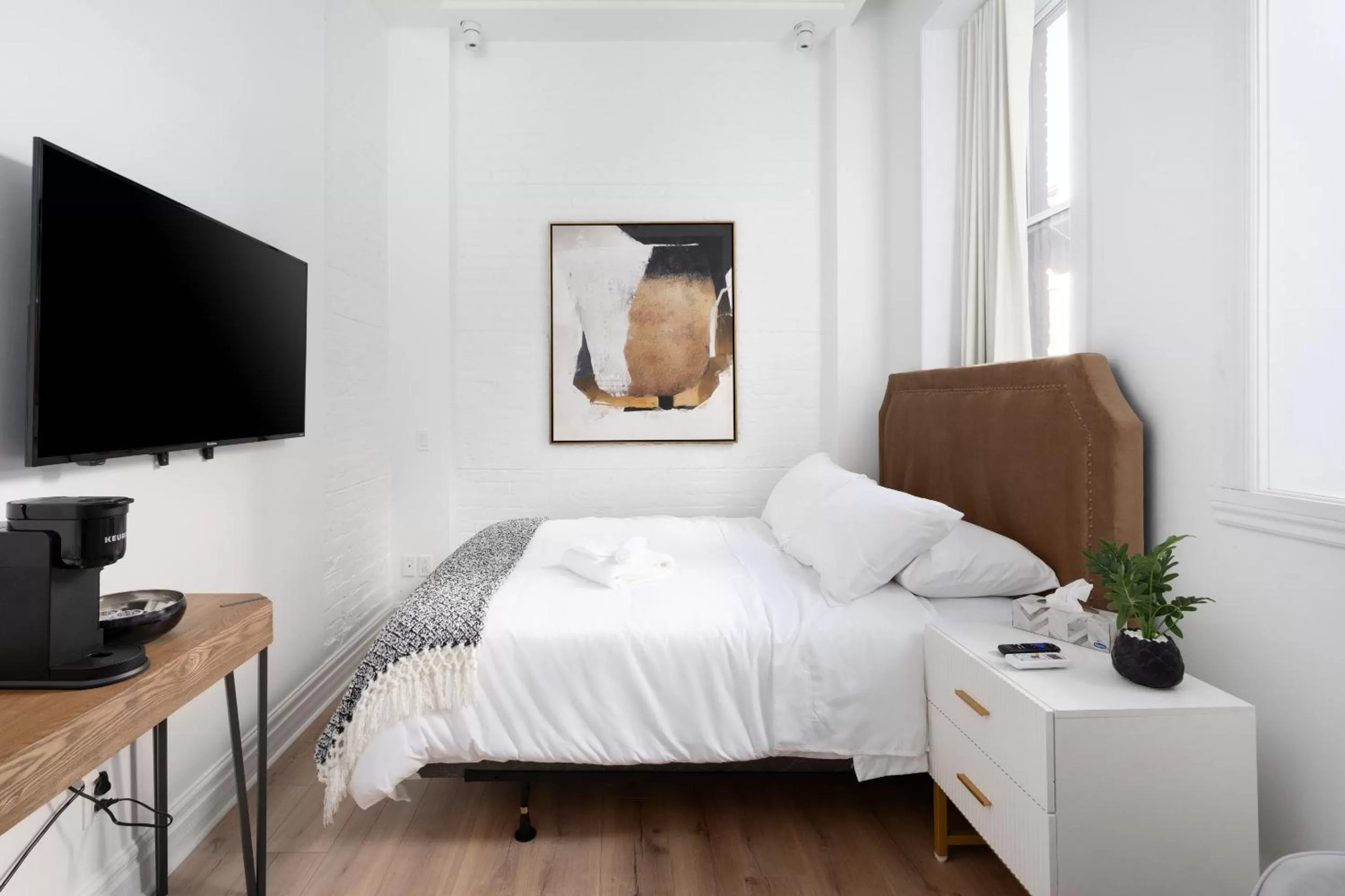 Bed in Le Penfield Par Nomade MTL