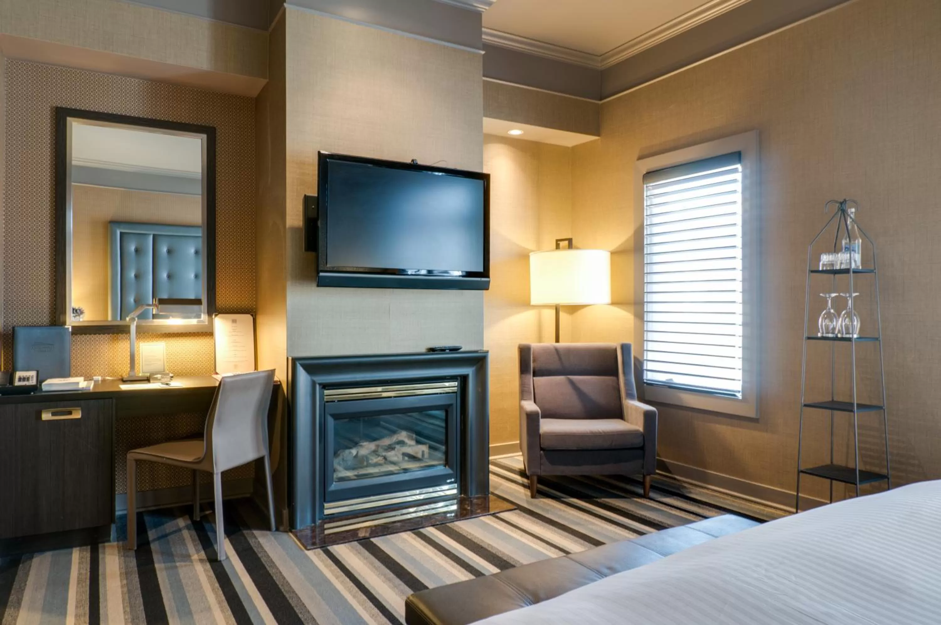 TV and multimedia, Bed in Hotel Arts Kensington