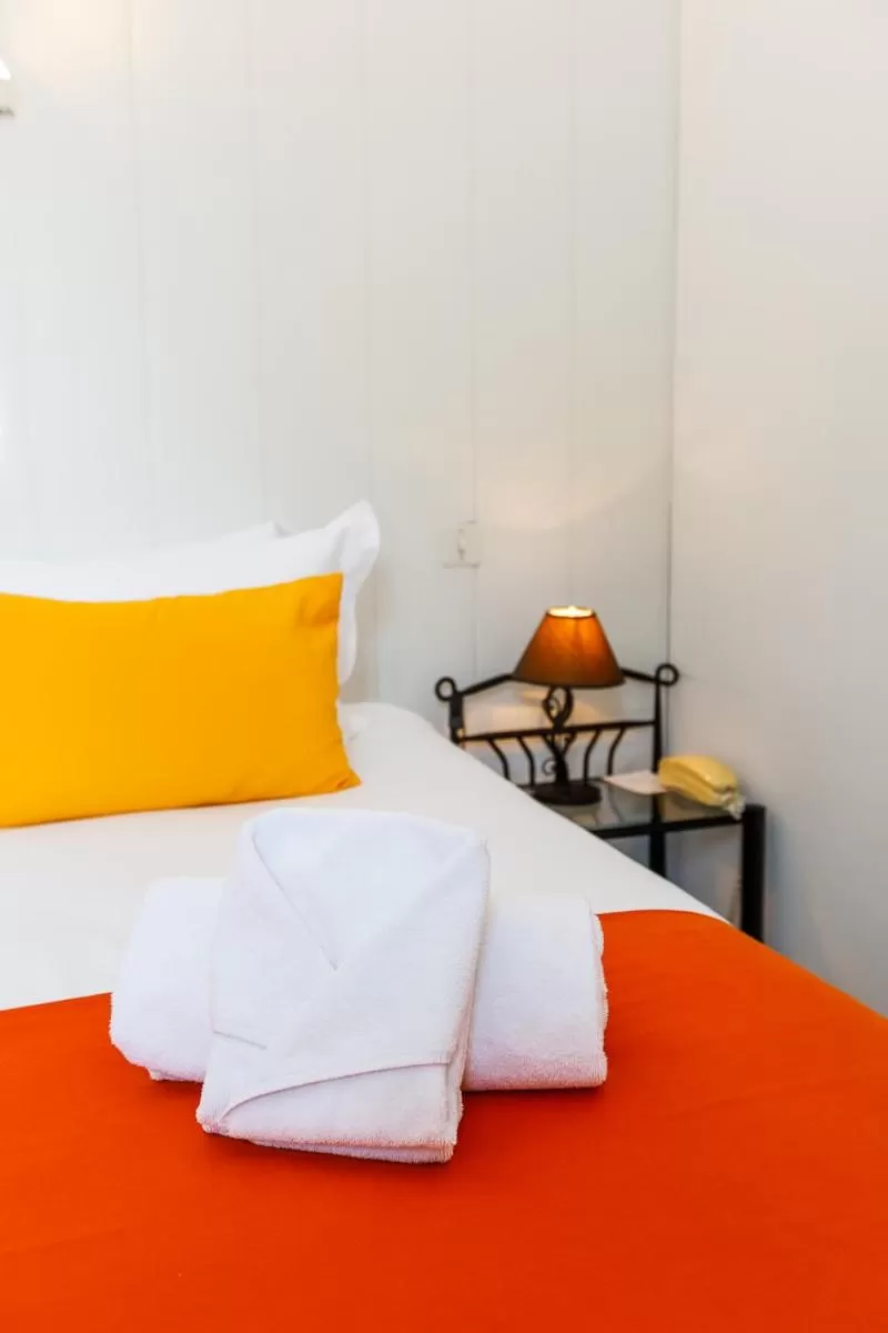 Bed in Hôtel Les Liserons de Mougins