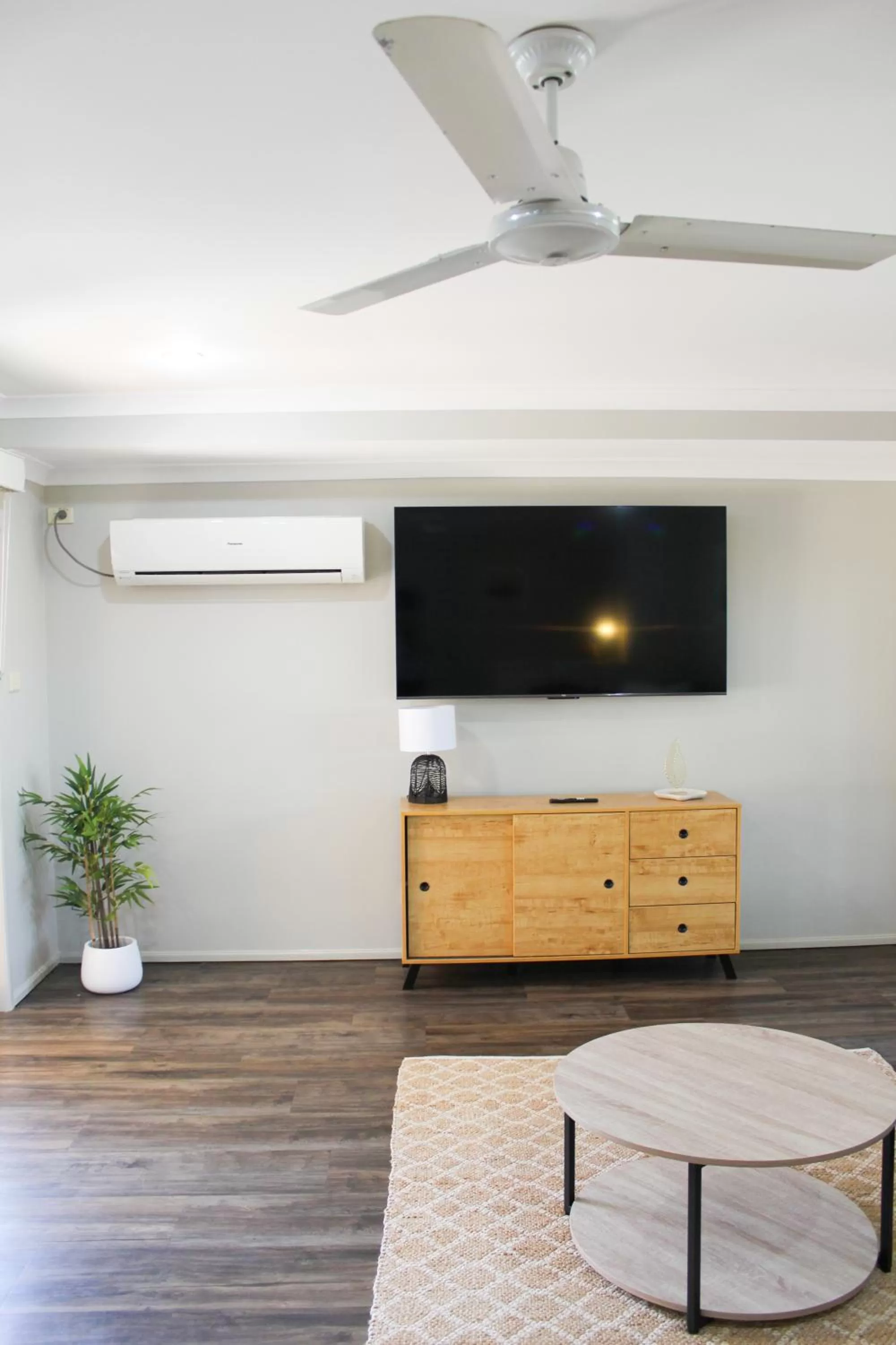 TV and multimedia in Yamba Twin Pines Motel