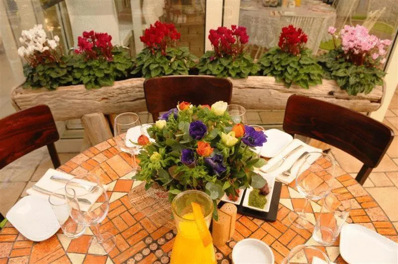 Food and drinks in Villa Carmel Boutique Hotel