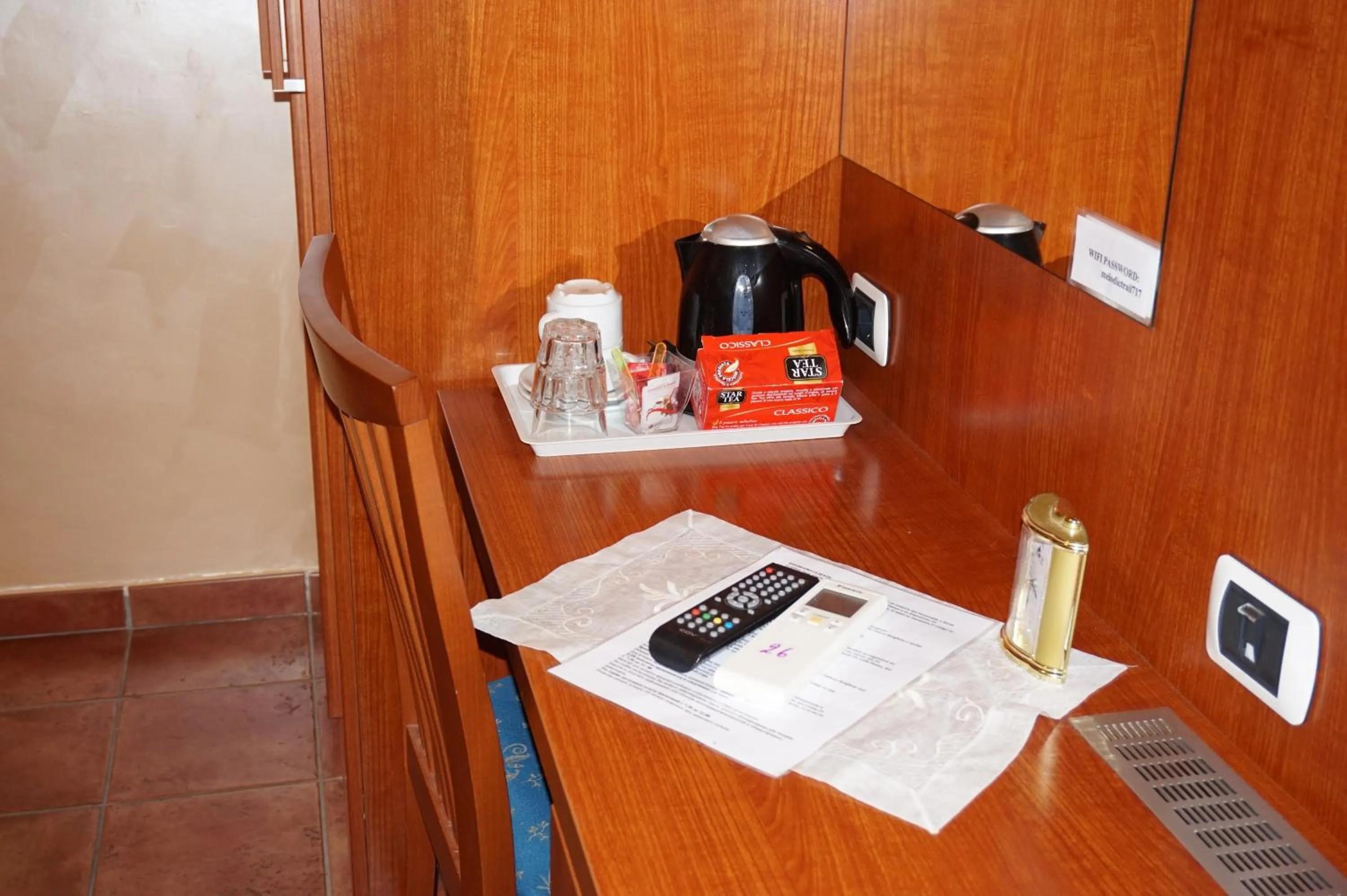 Coffee/tea facilities in Hotel Maryelen