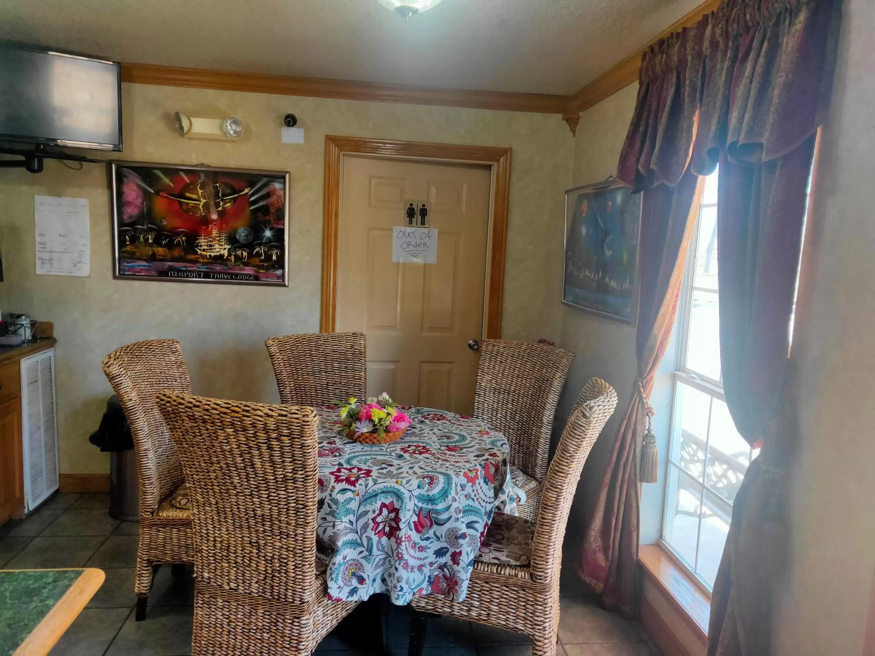 Dining Area in El Rancho Motel