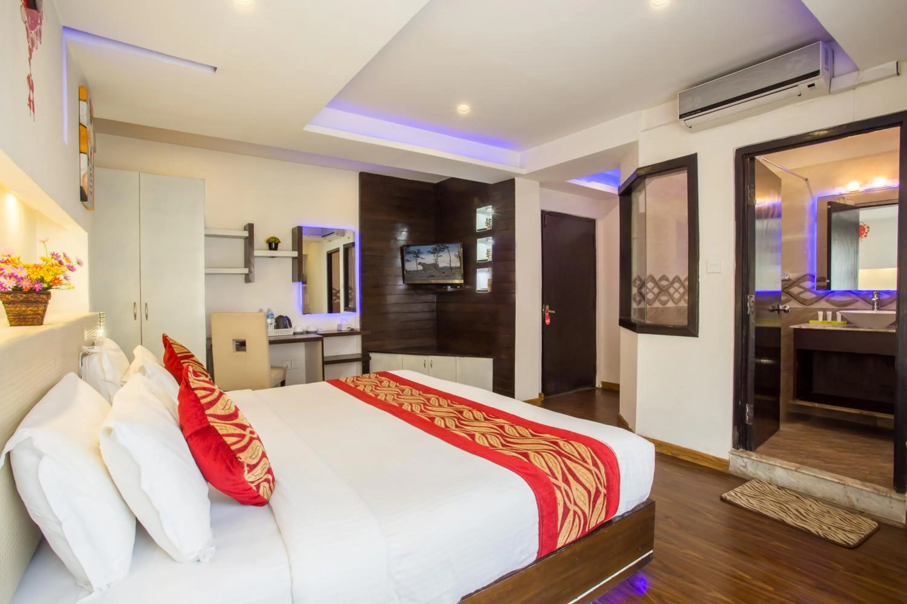 Photo of the whole room, Bed in Avataar Kathmandu Hotel