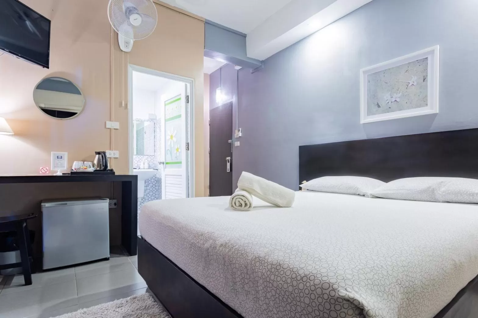 Photo of the whole room, Bed in THE BEACH CHA AM Residence