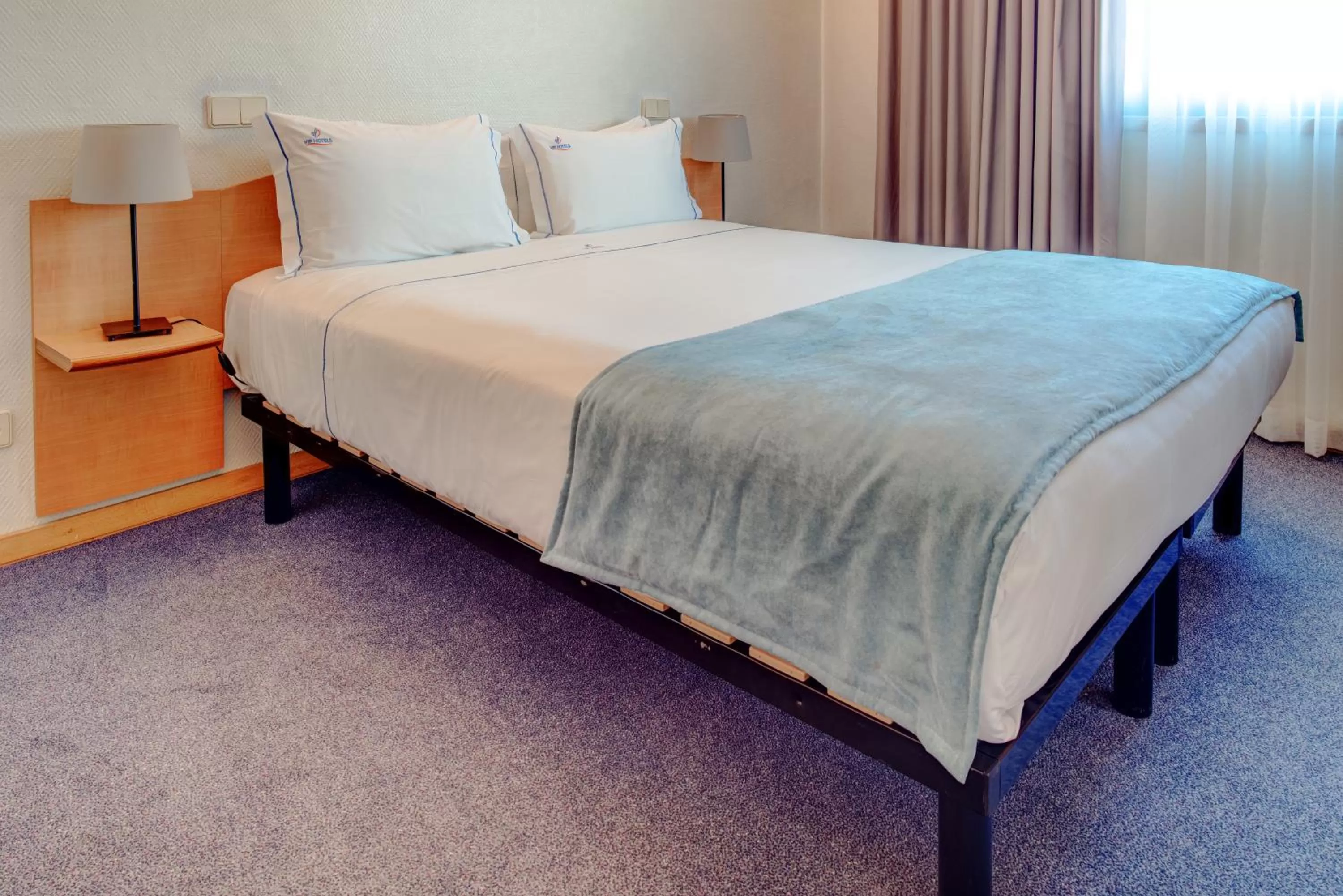 Bed in VIP Executive Eden Aparthotel