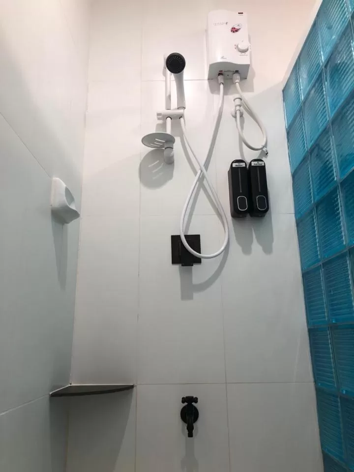 Bathroom in South Anchorage Inn