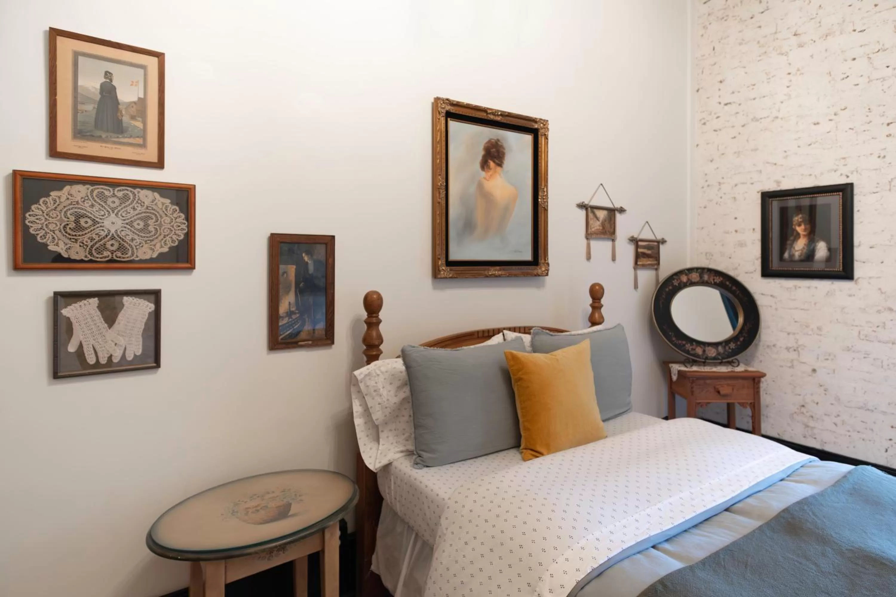 Bed in Beard and Lady Inn