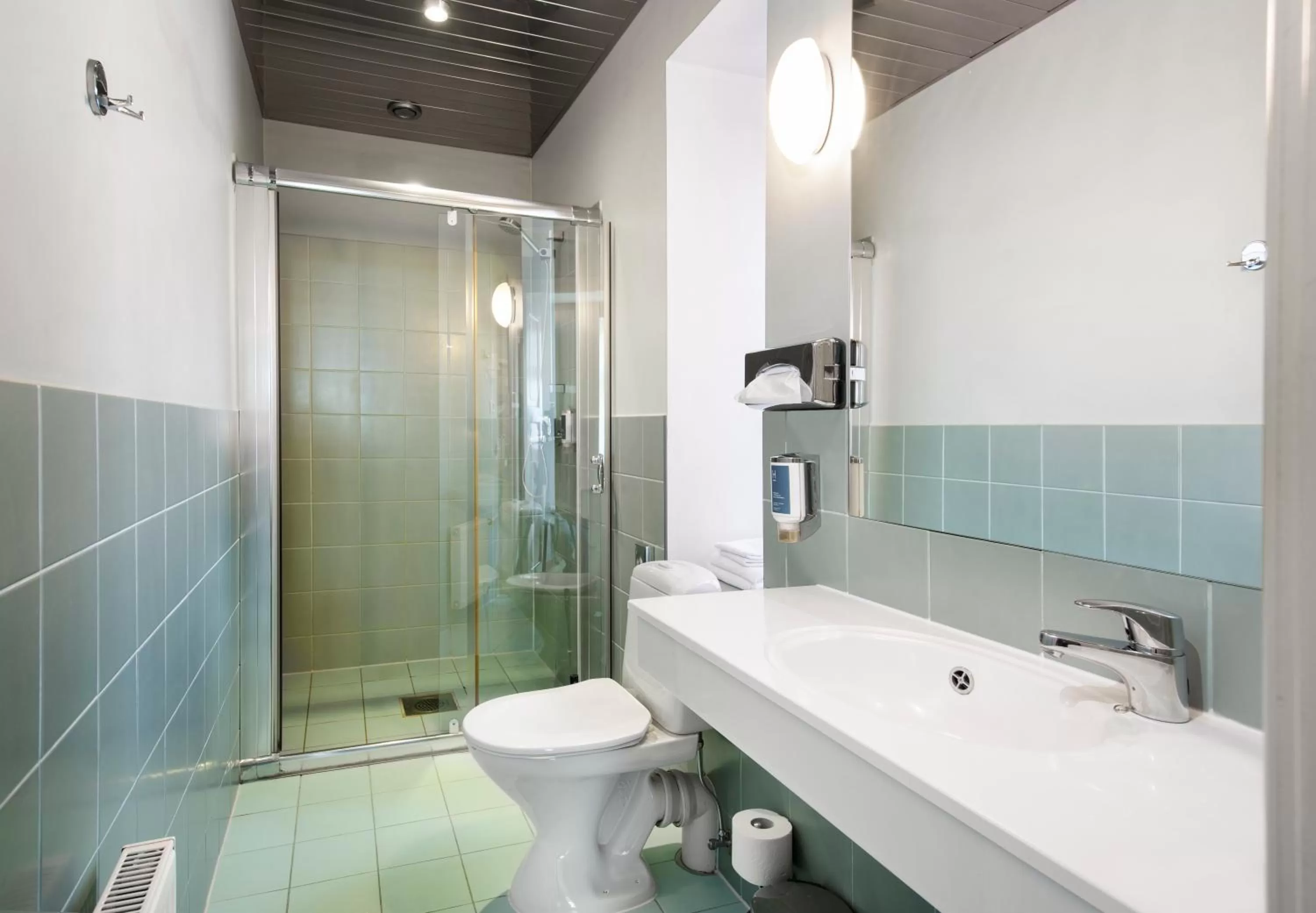 Shower in Hestia Hotel Barons Old Town