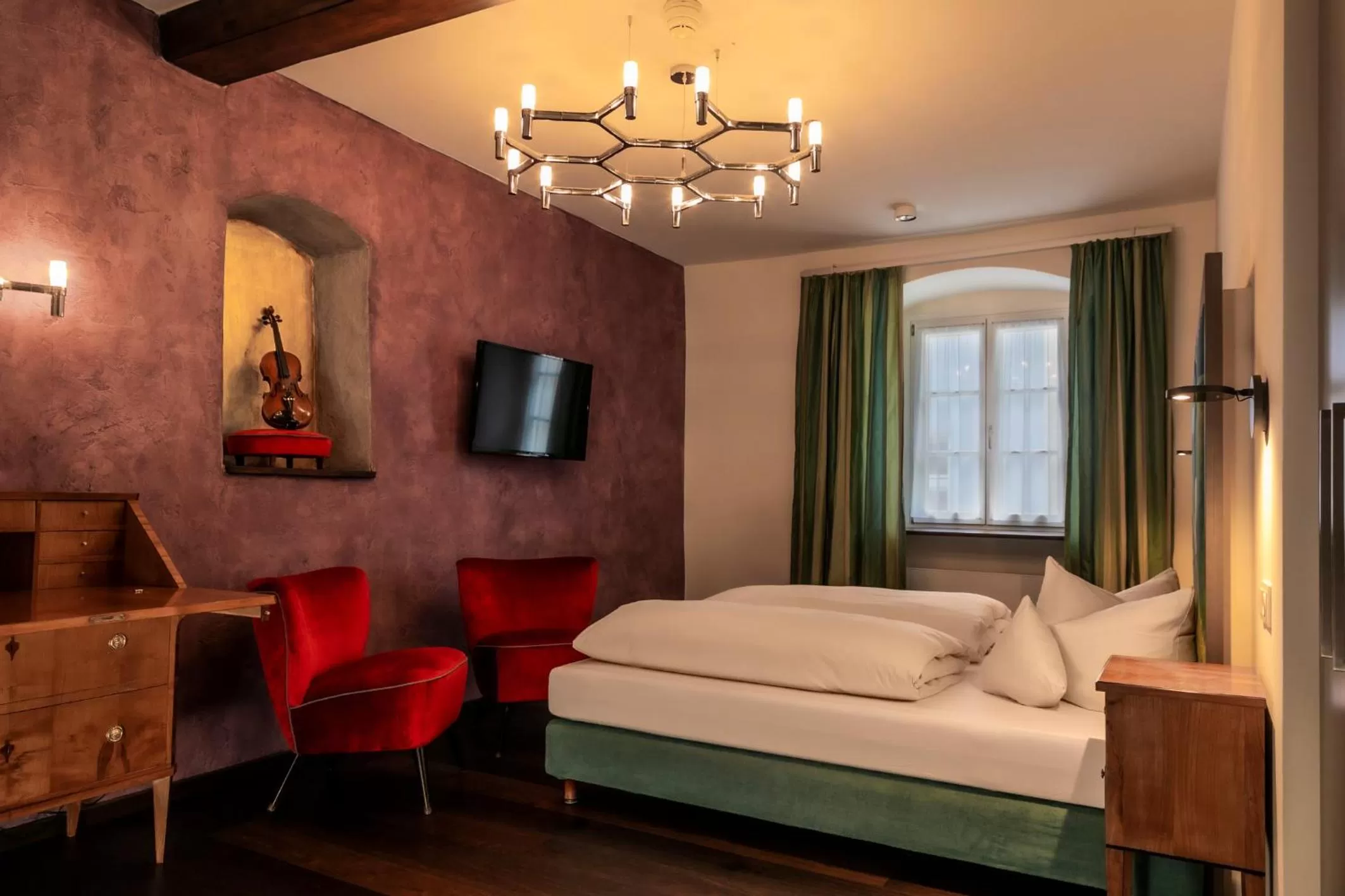 Photo of the whole room, Bed in Hotel Münchner Hof und Blauer Turm