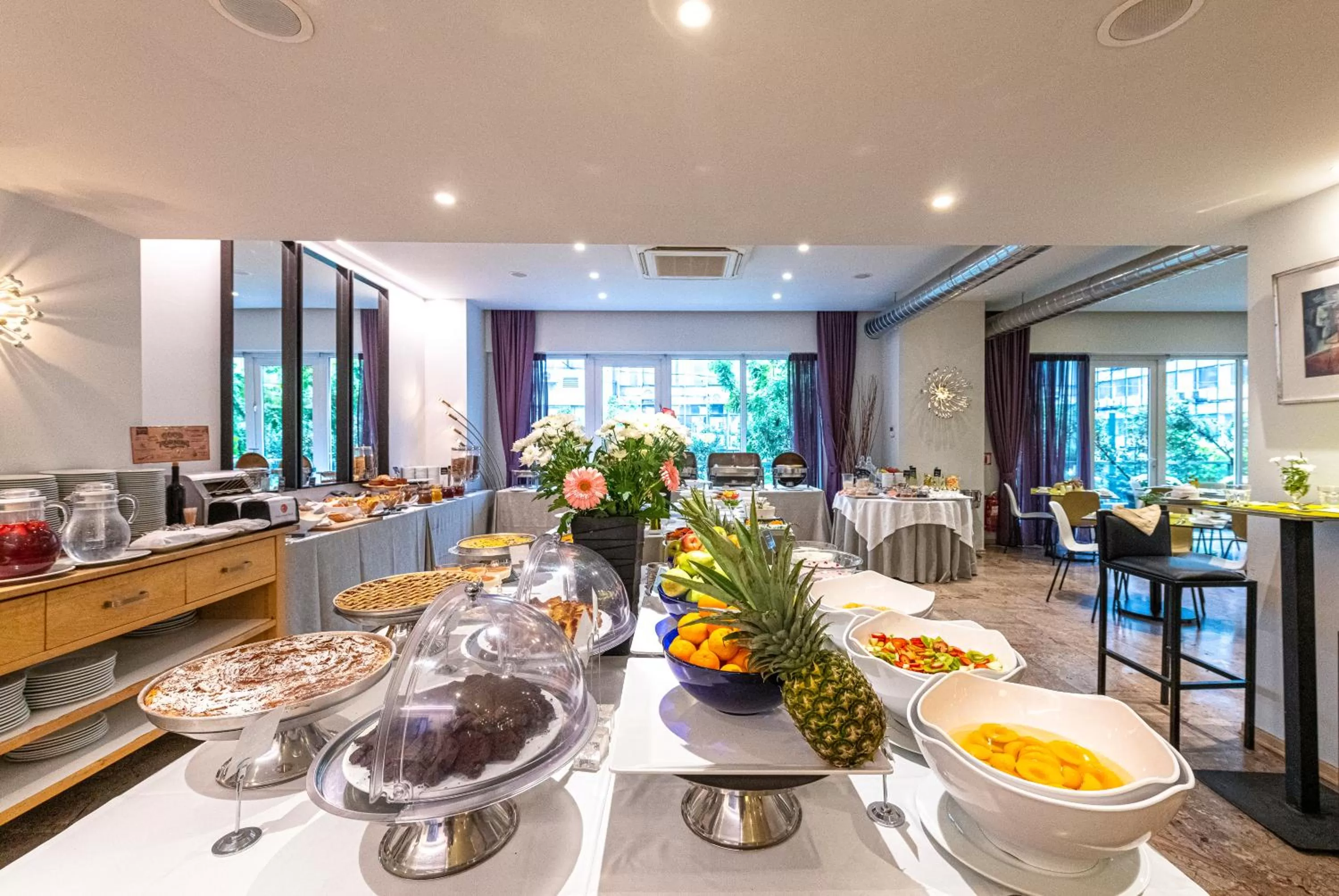 Restaurant/places to eat in Polis Grand Hotel