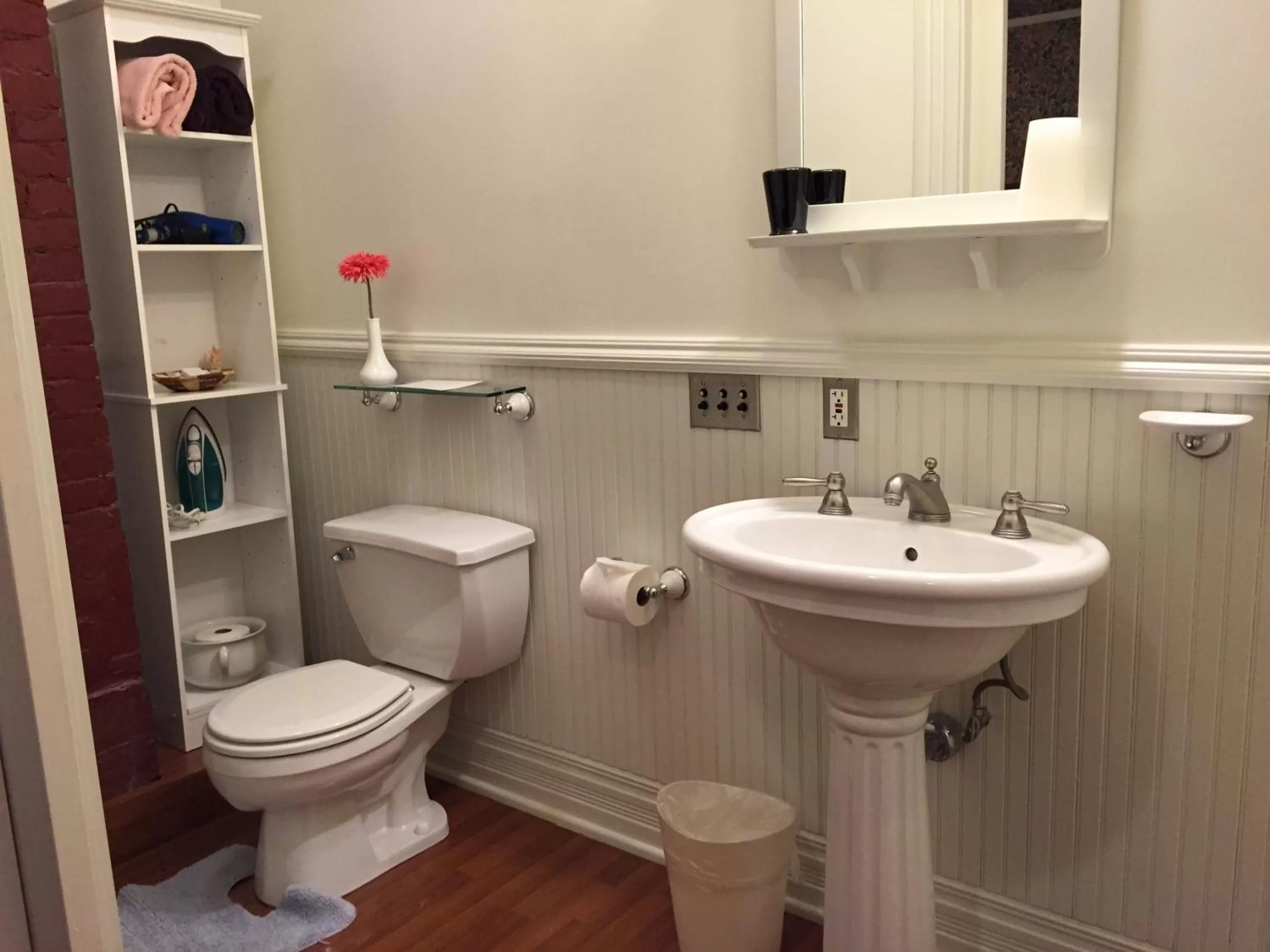 Bathroom in Alaska's Capital Inn Bed and Breakfast