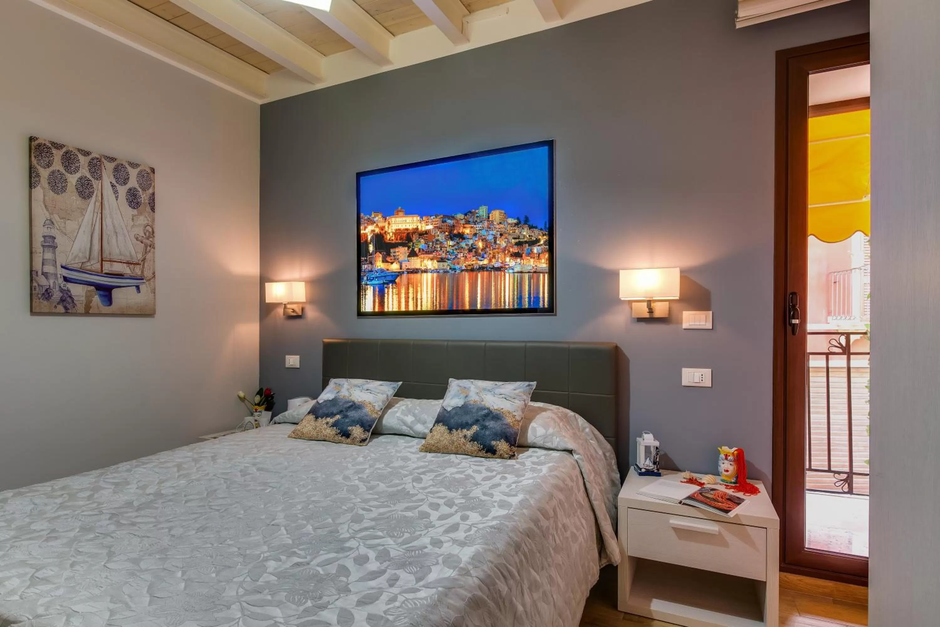 View (from property/room), Bed in La Finestra sul Cortile B&B