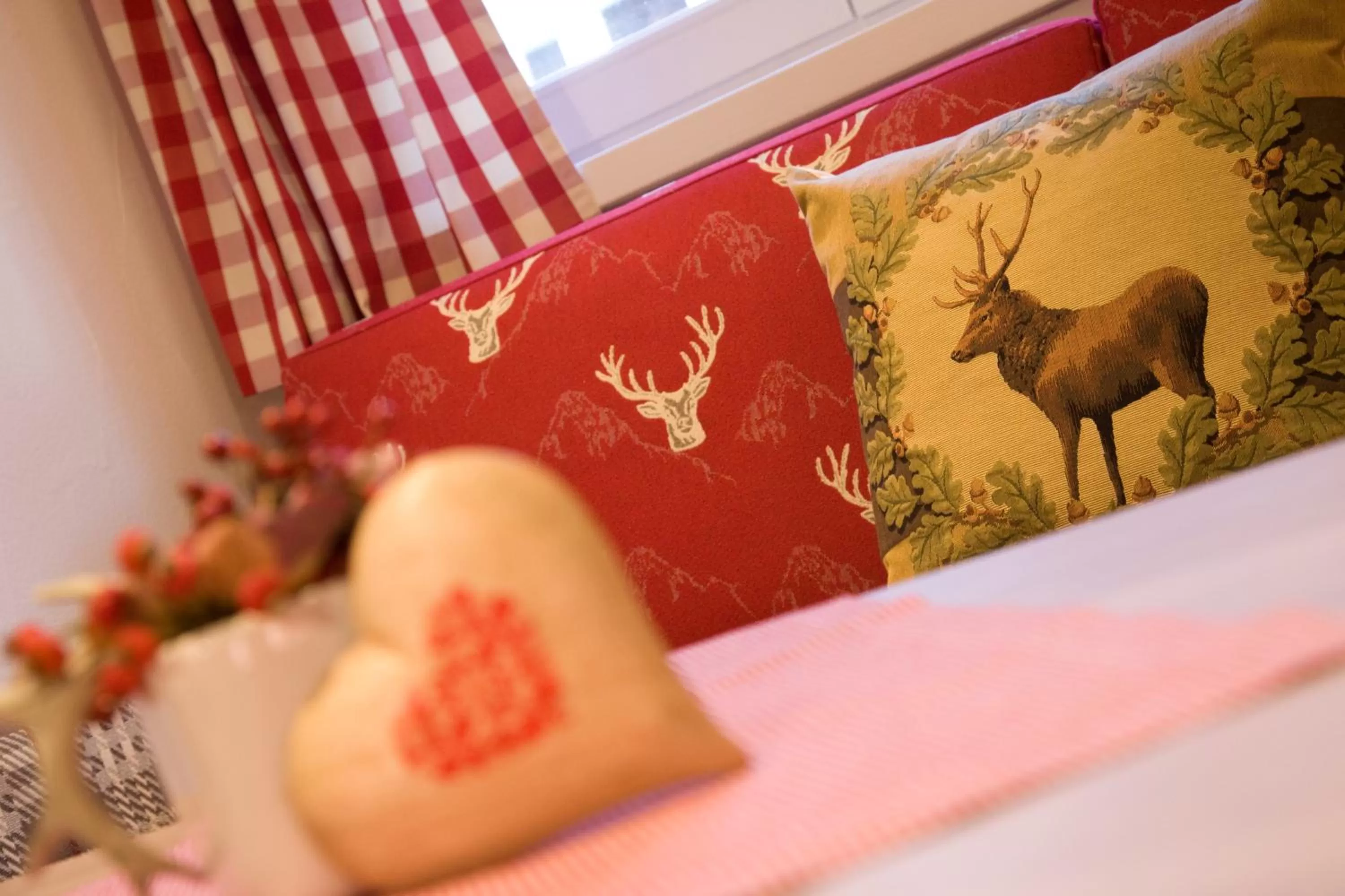 Decorative detail, Bed in Alpin Lifestyle Hotel Löwen & Strauss