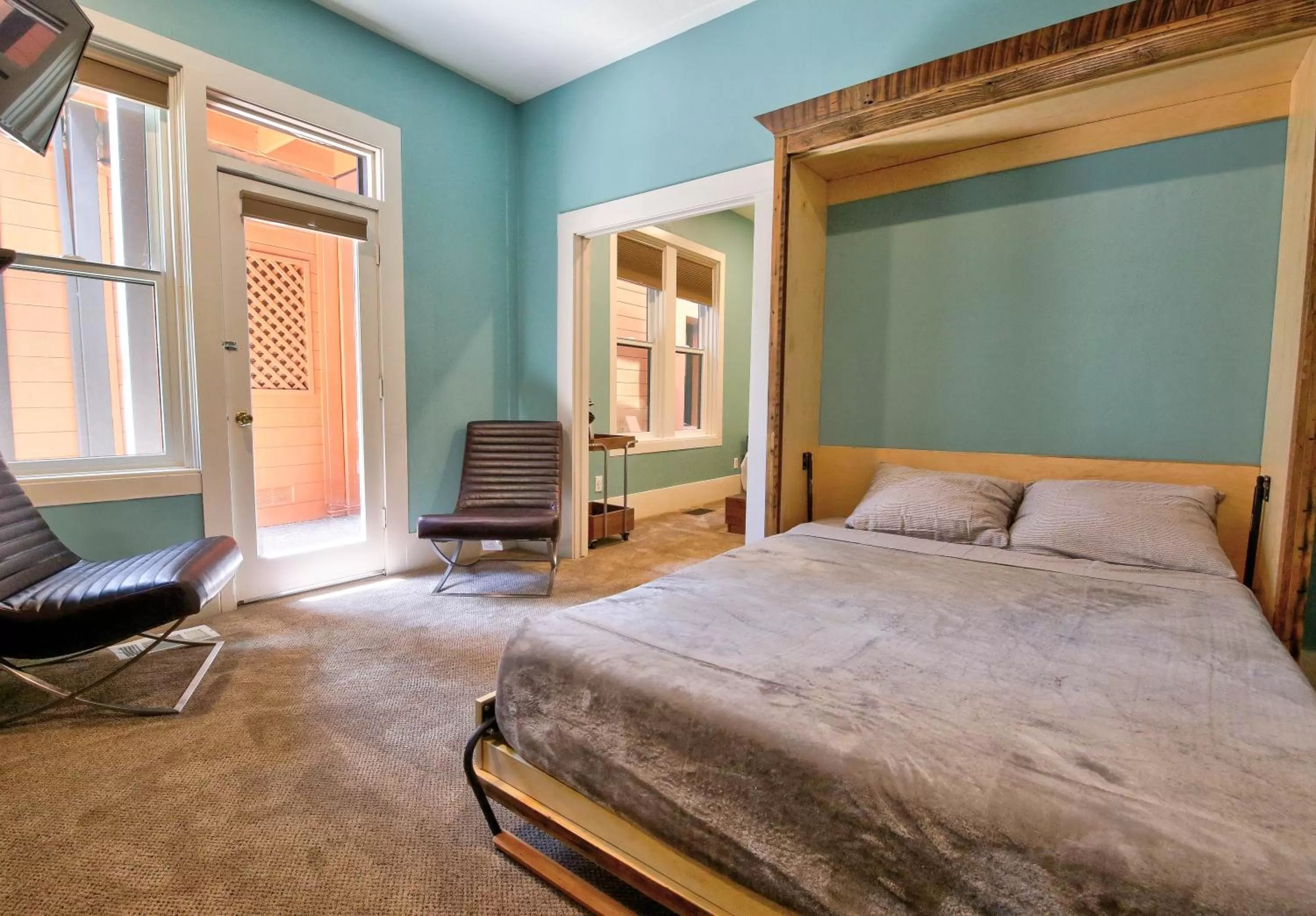 Bed in The Groveland Hotel