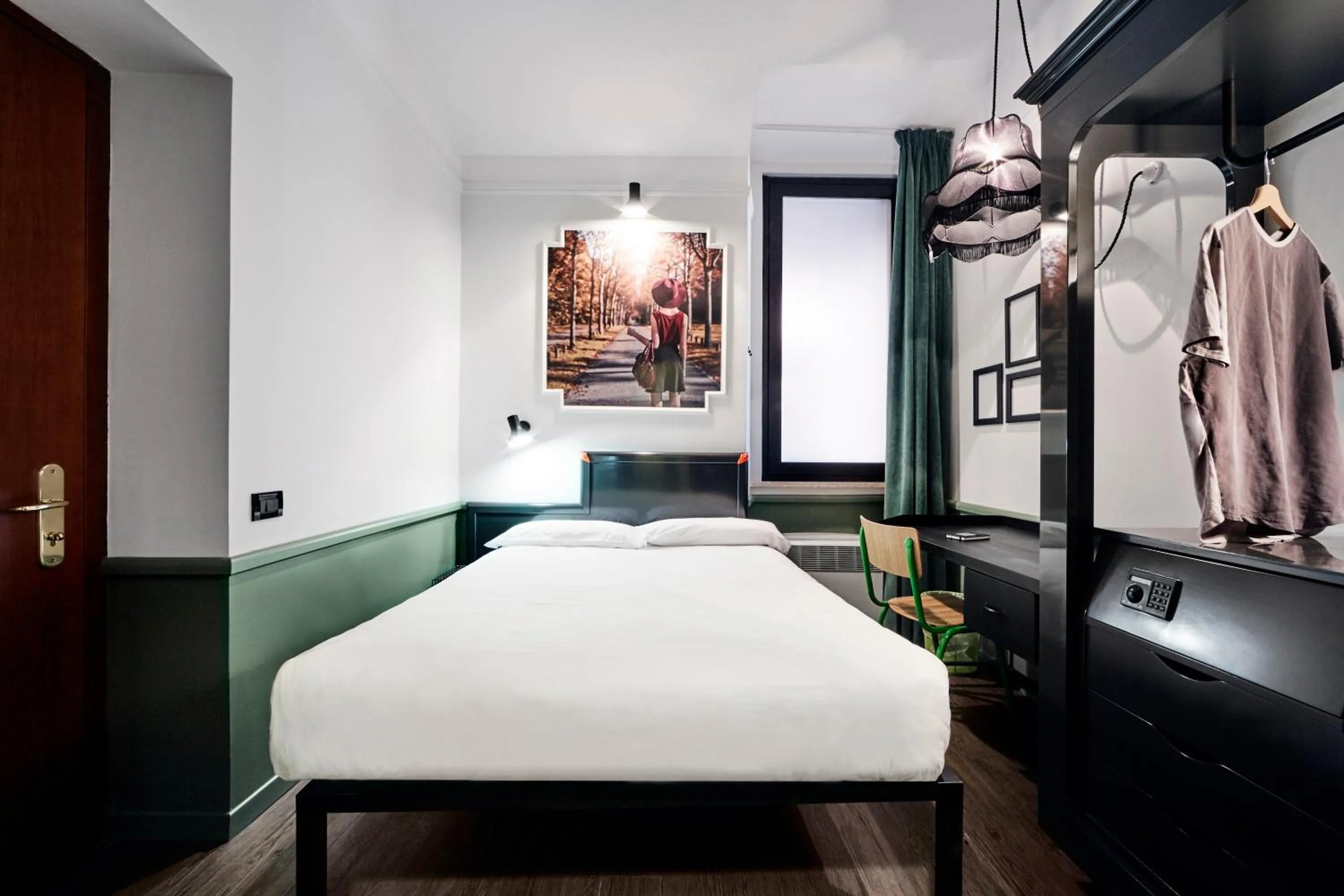 Photo of the whole room, Bed in Generator Rome