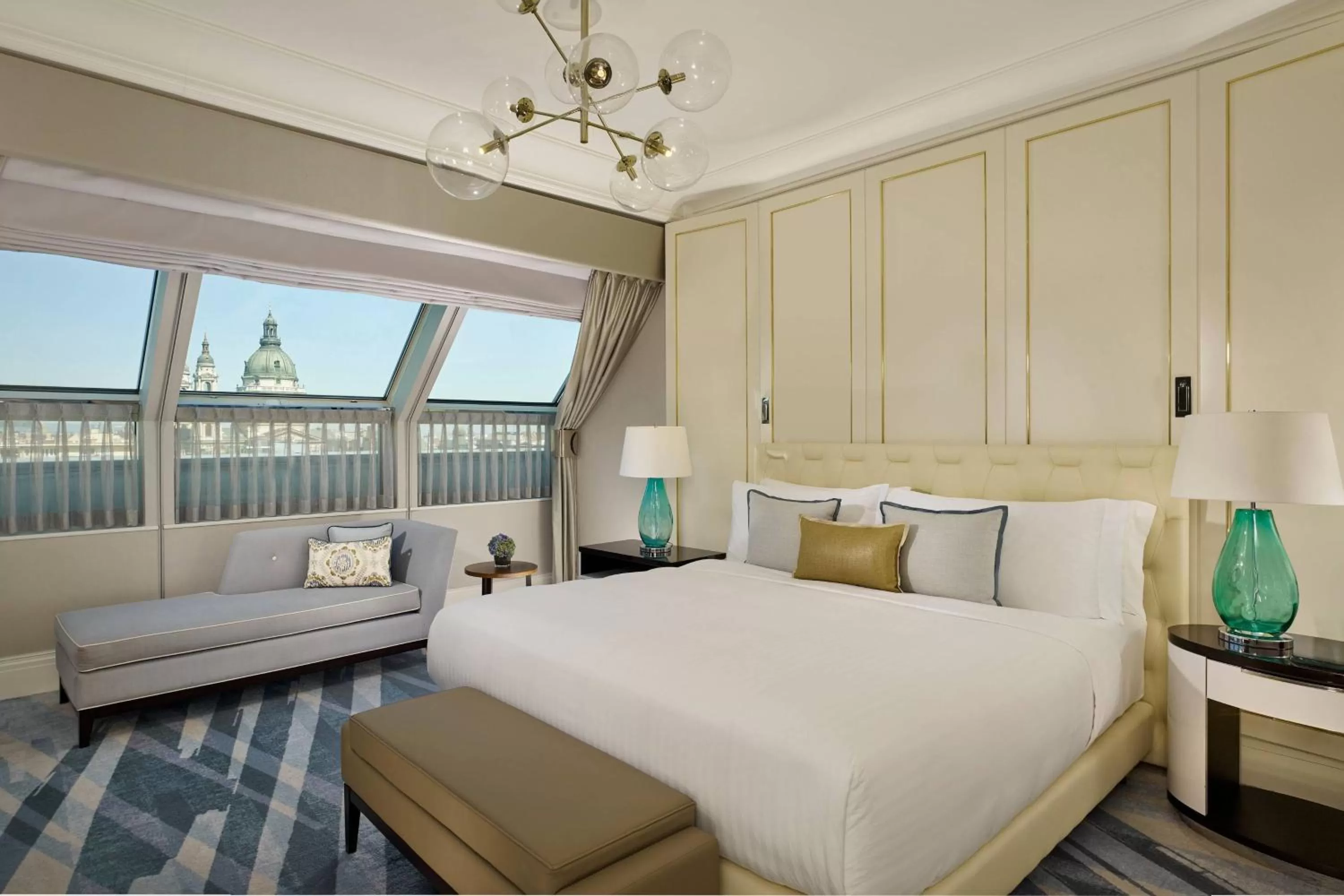 Bedroom, Bed in Al Habtoor Palace Budapest, Preferred Hotels & Resorts