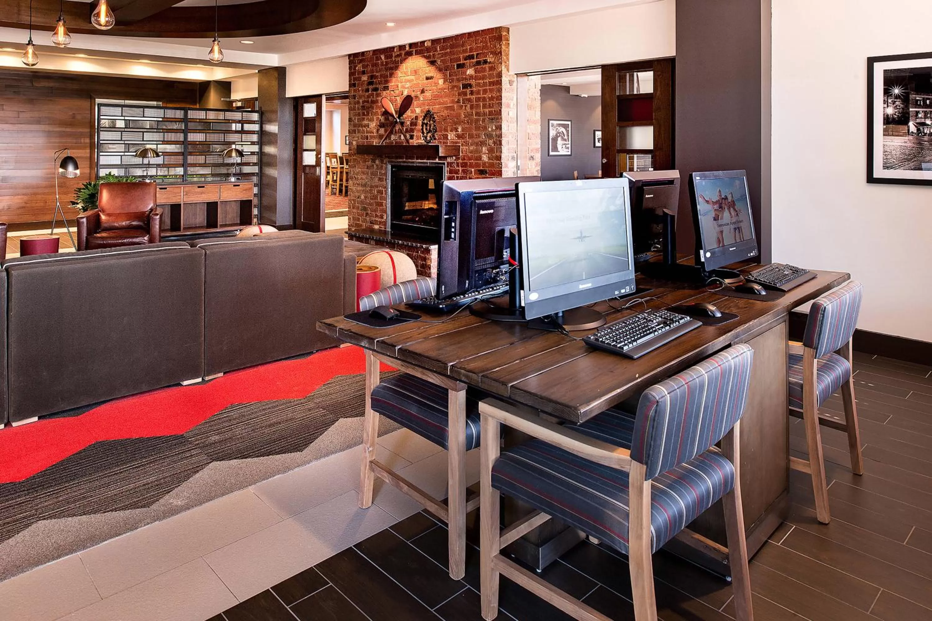 Business facilities in Radisson Hotel Detroit Metro Airport