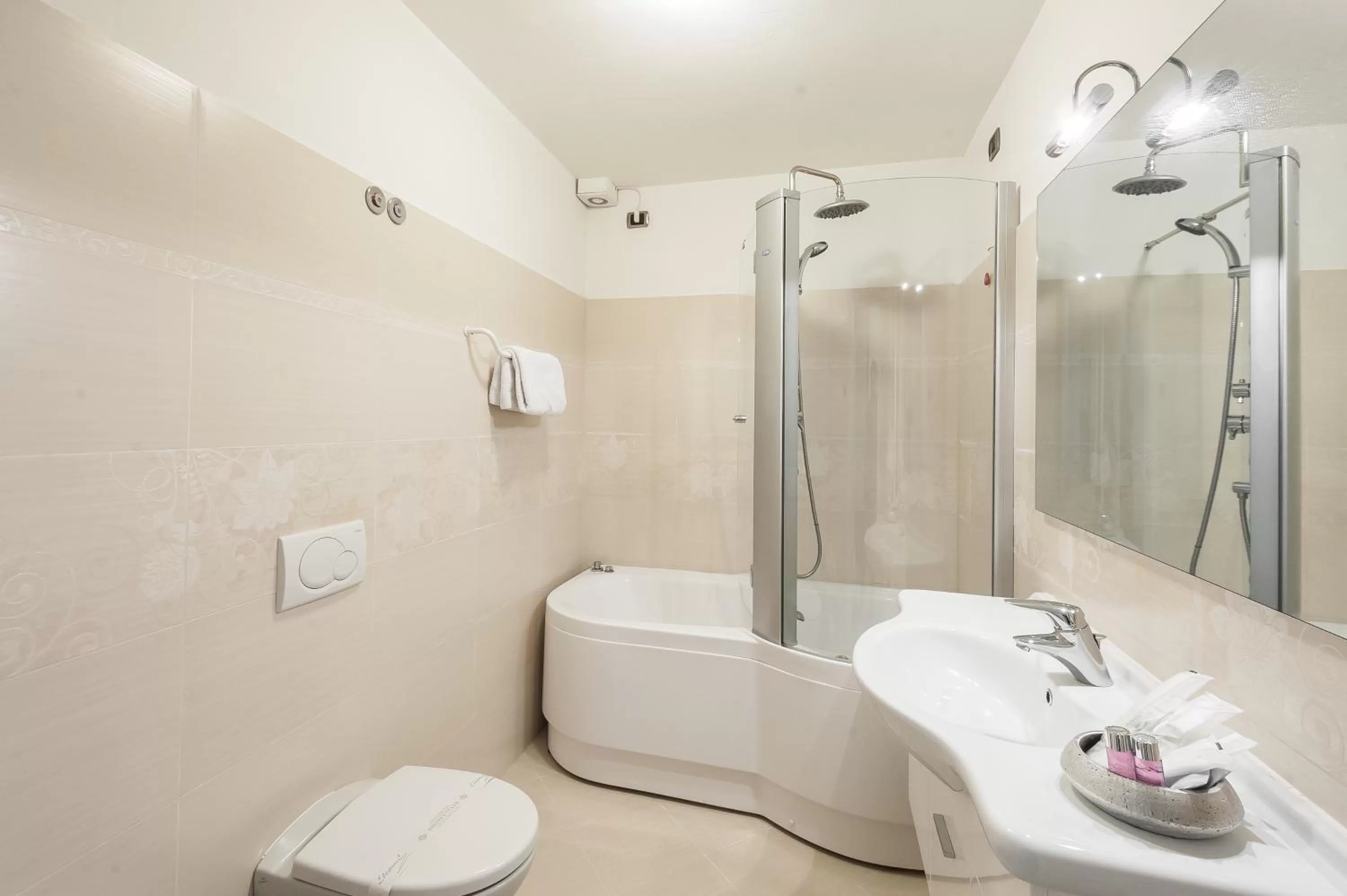 Bathroom in Hotel Trettenero