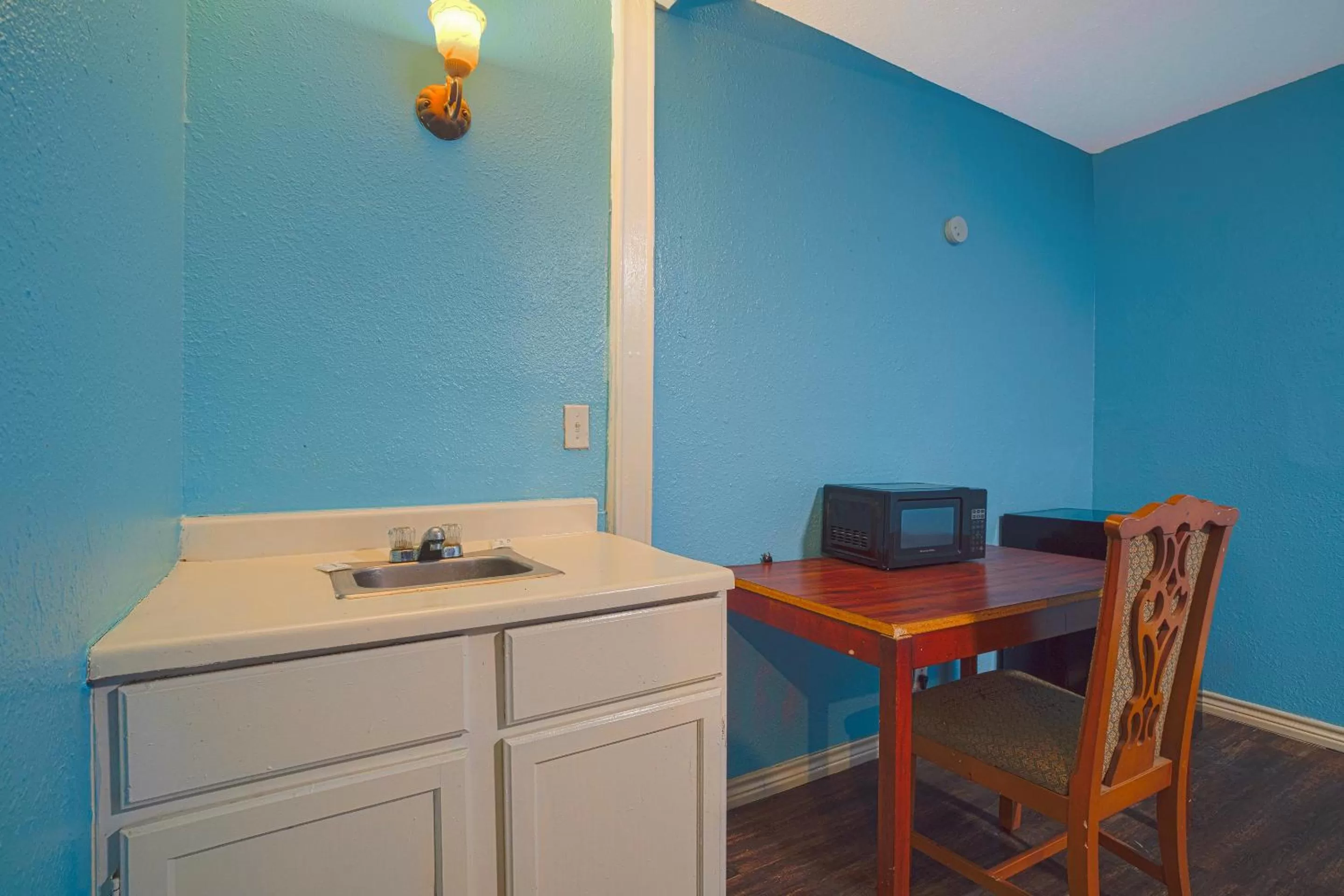 Area and facilities in Plaza Motel Corpus Christi by OYO