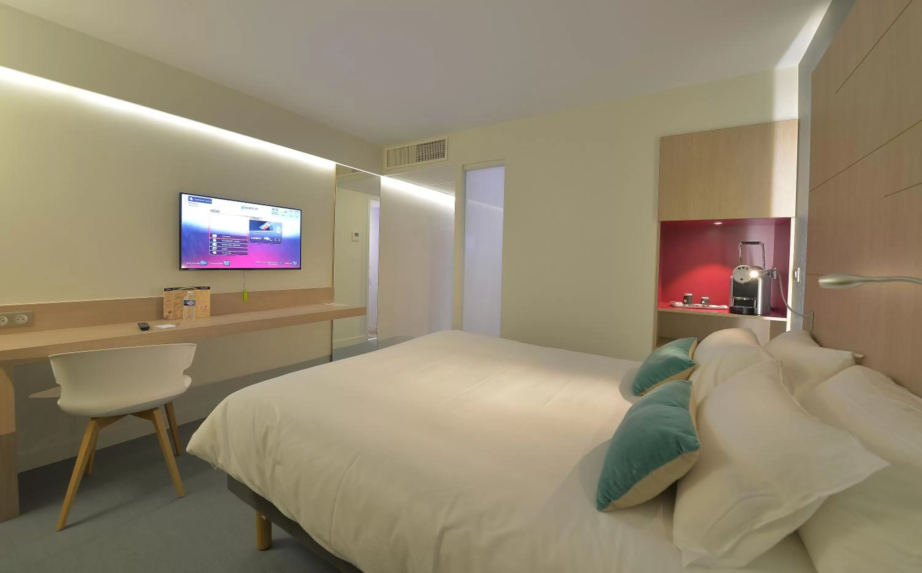 Photo of the whole room, Bed in Kyriad Montpellier Est - Lunel