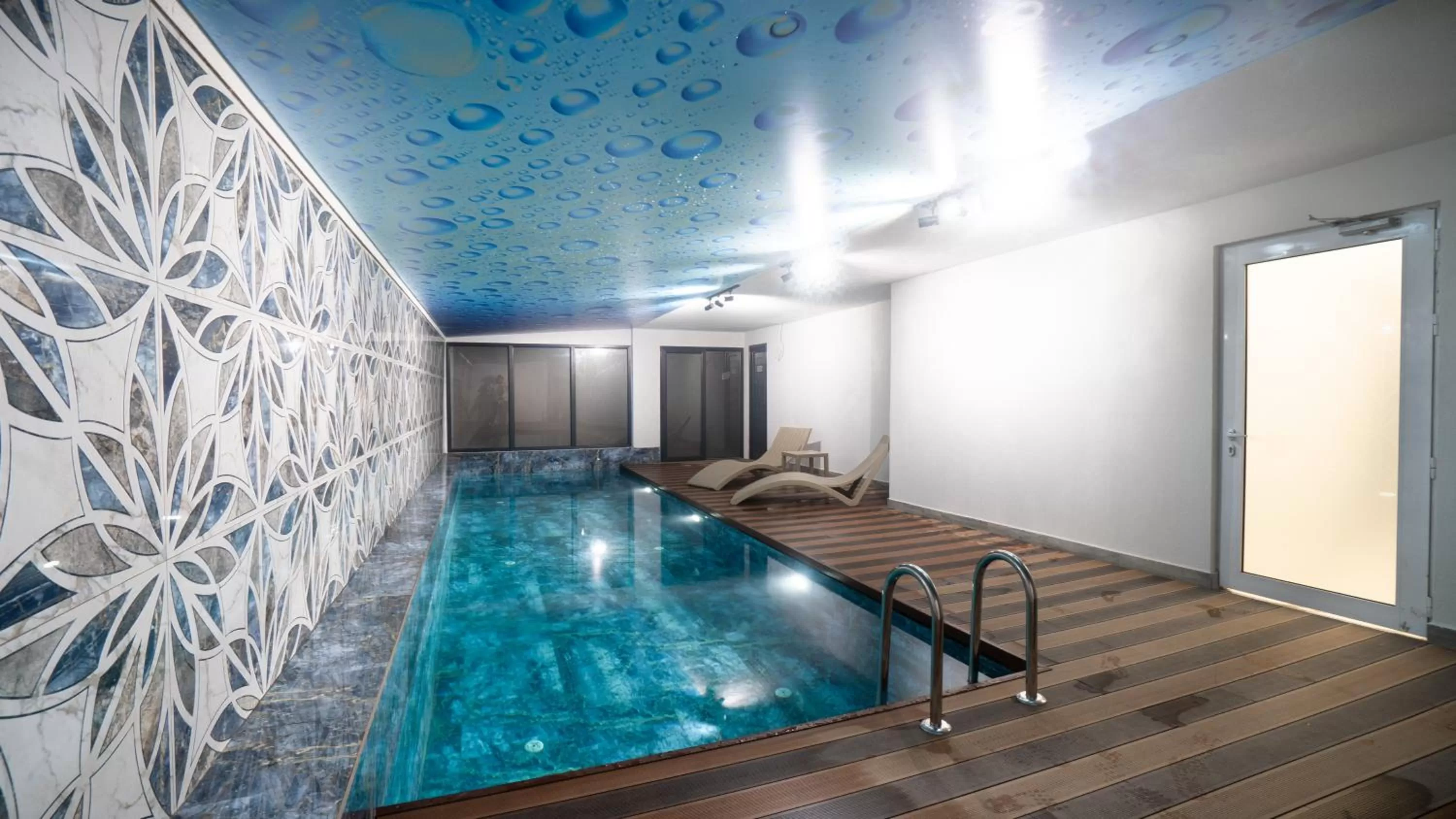 Swimming Pool in Estera Hotel Silent