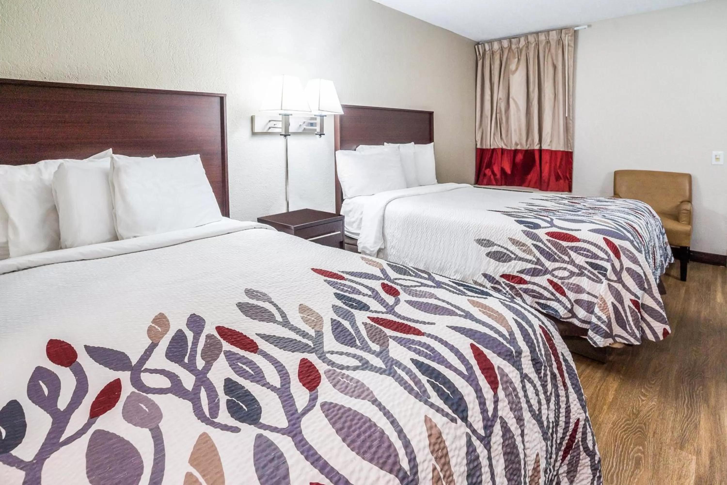 Photo of the whole room, Bed in Red Roof Inn Spartanburg - I-26