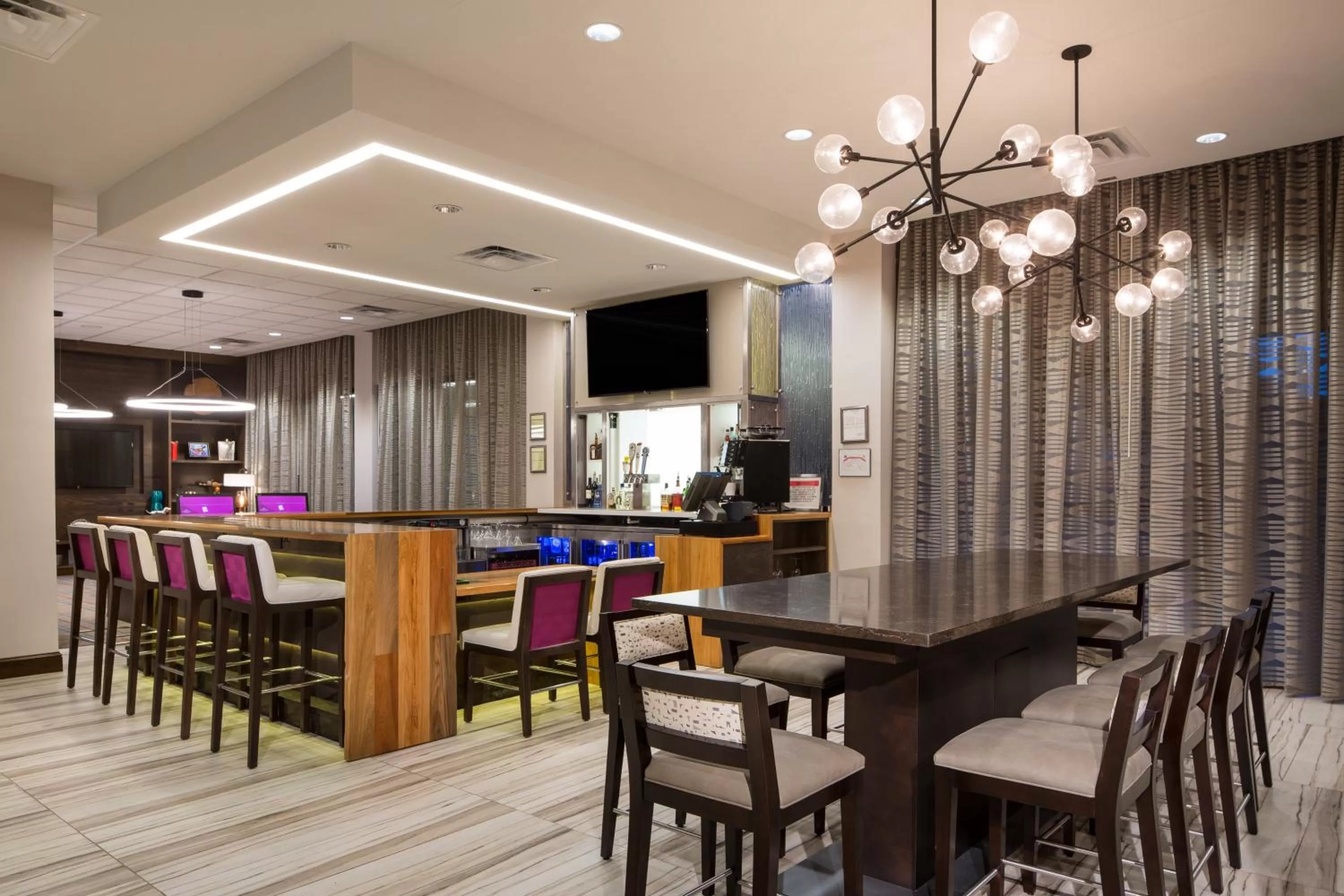 Lounge or bar in Crowne Plaza Memphis Downtown by IHG