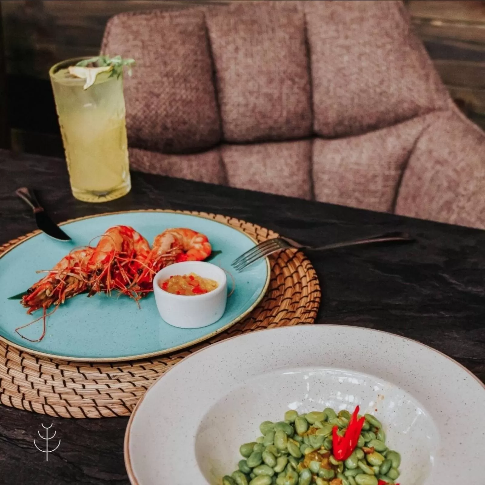 Restaurant/places to eat in ONOVO Dendra Hotel