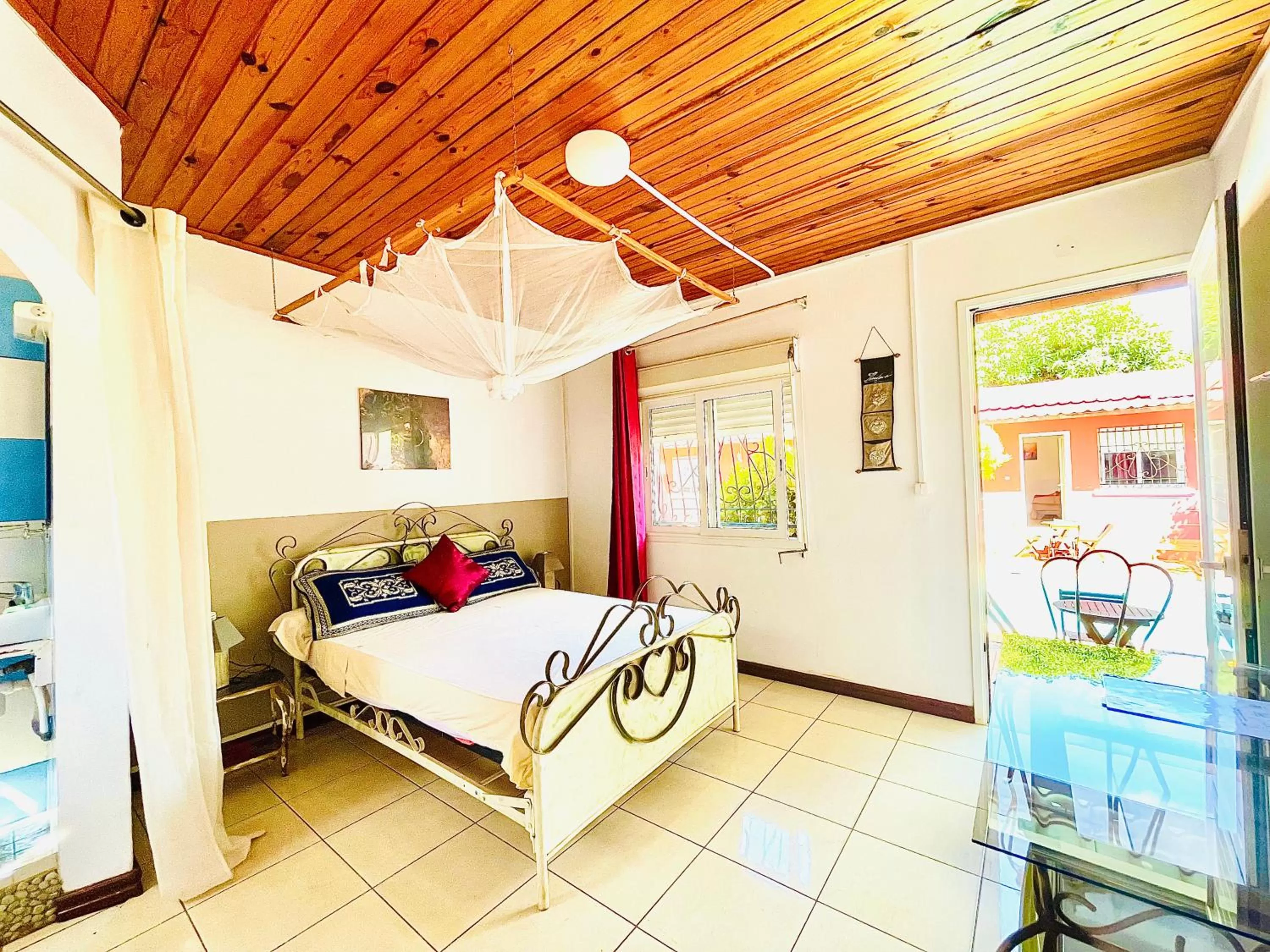 Bedroom, Bed in Régina Lodge Diégo Suarez Madagascar