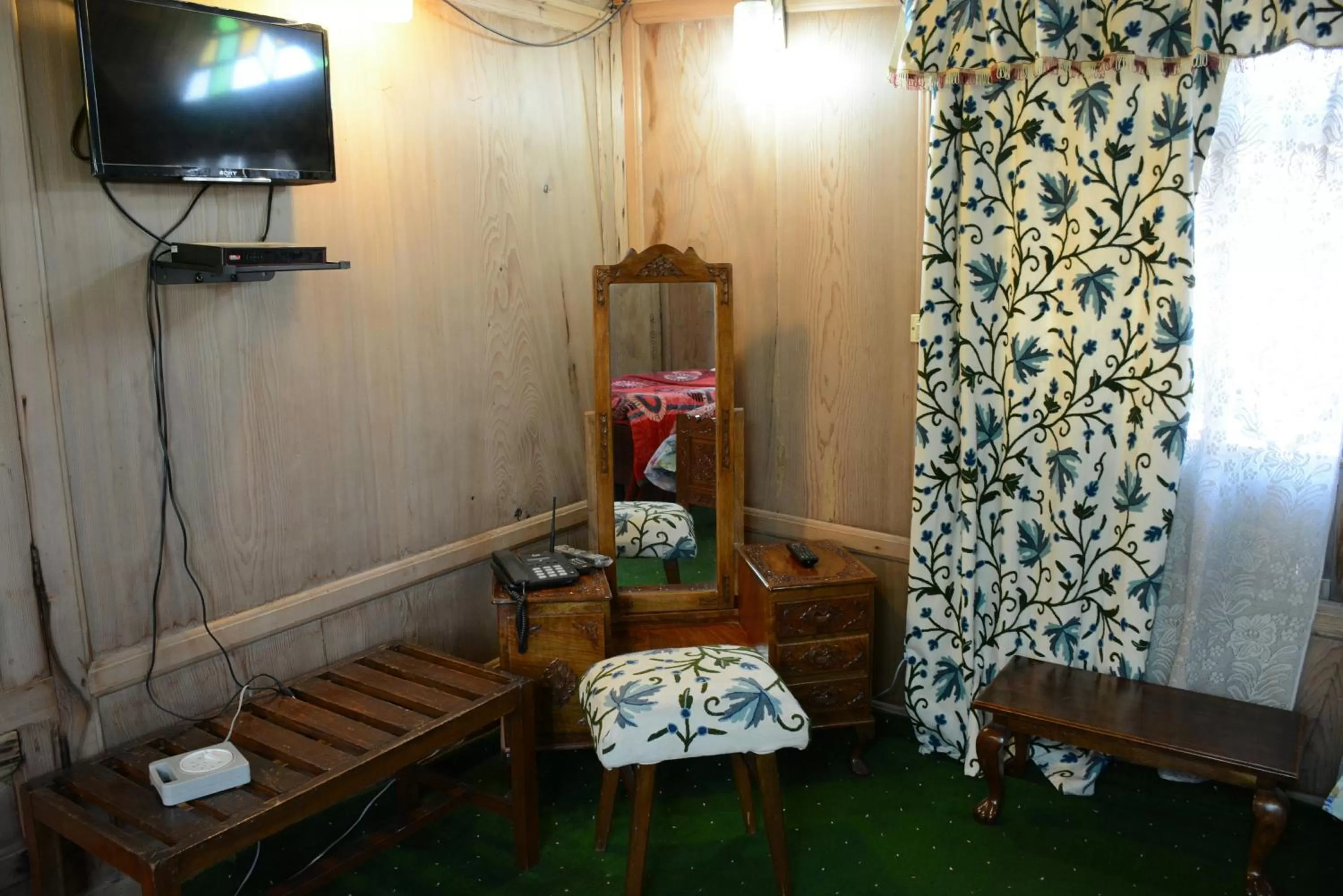 View (from property/room) in Houseboat Zaindari Palace