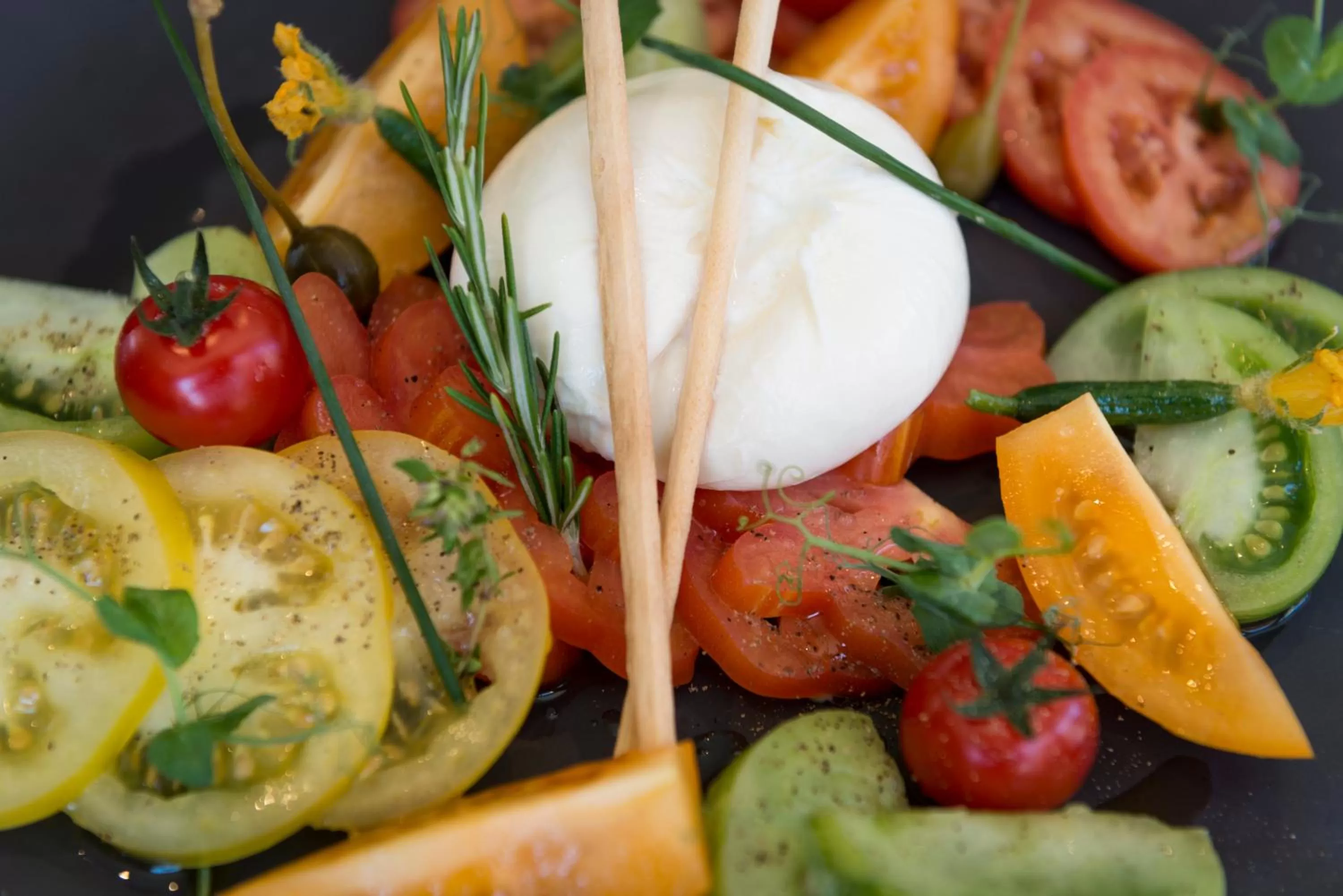 Restaurant/places to eat in Hôtel Aux Vieux Remparts, The Originals Relais