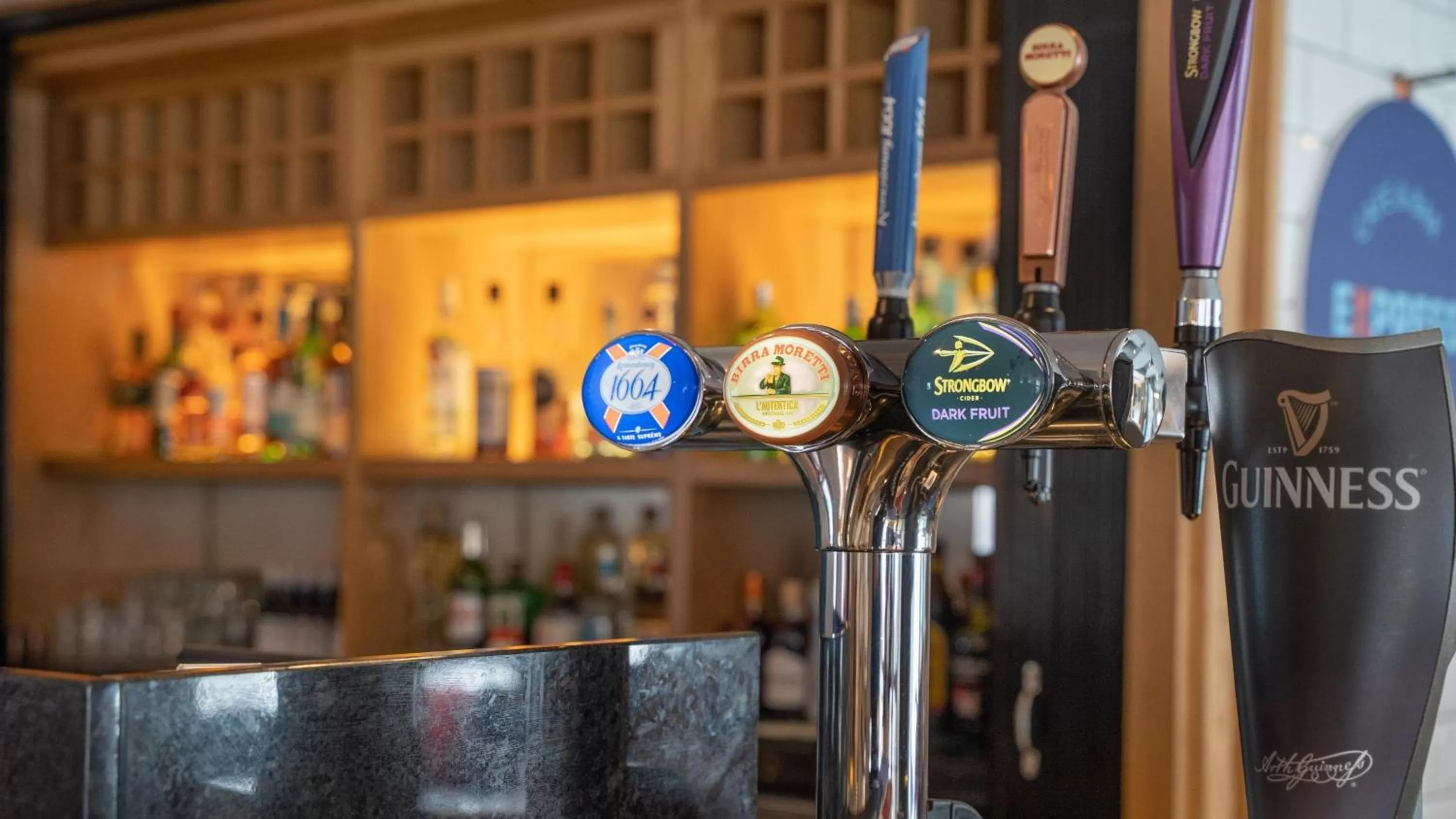 Lounge or bar in Holiday Inn Express Aberdeen City Centre by IHG